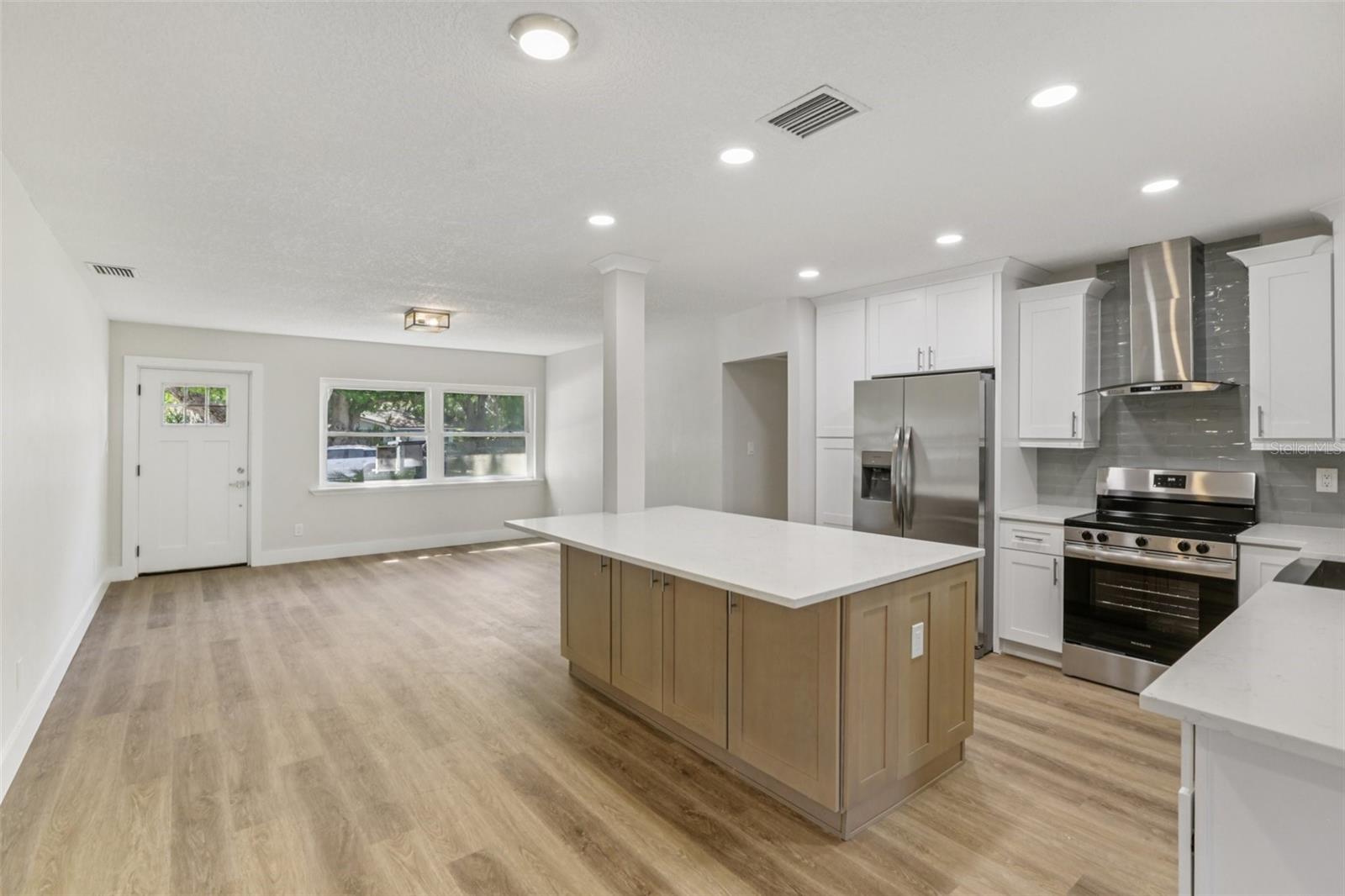 Image 10 of 43 For 957 Victor Drive
