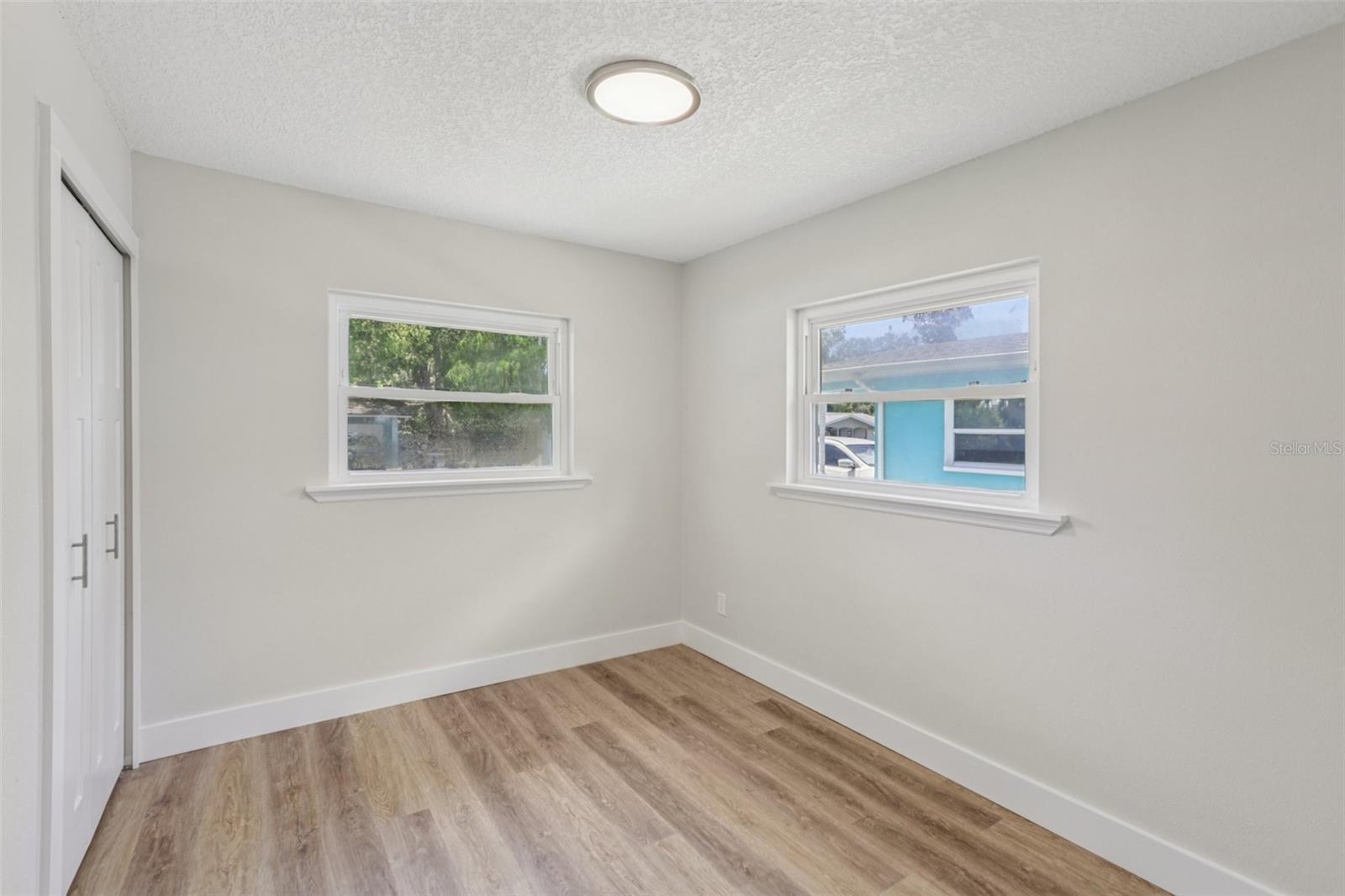 Image 17 of 43 For 957 Victor Drive
