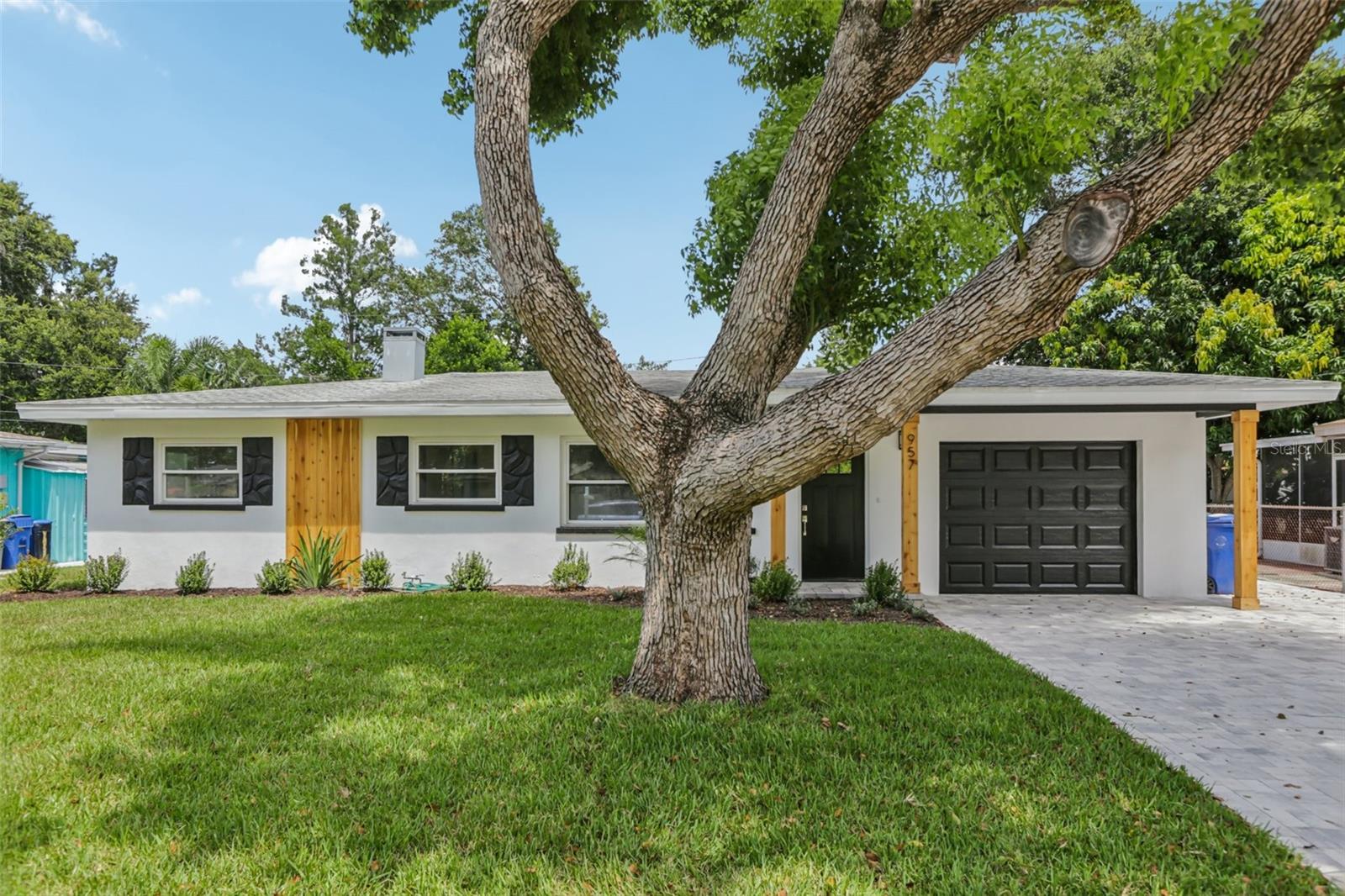Image 2 of 43 For 957 Victor Drive