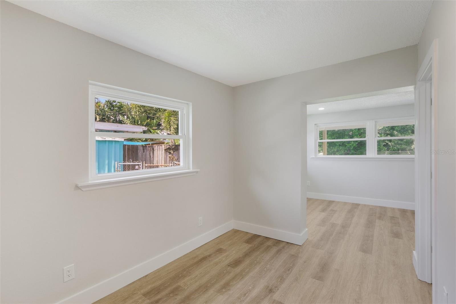 Image 31 of 43 For 957 Victor Drive