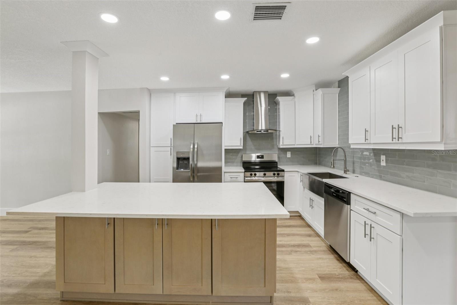 Image 7 of 43 For 957 Victor Drive