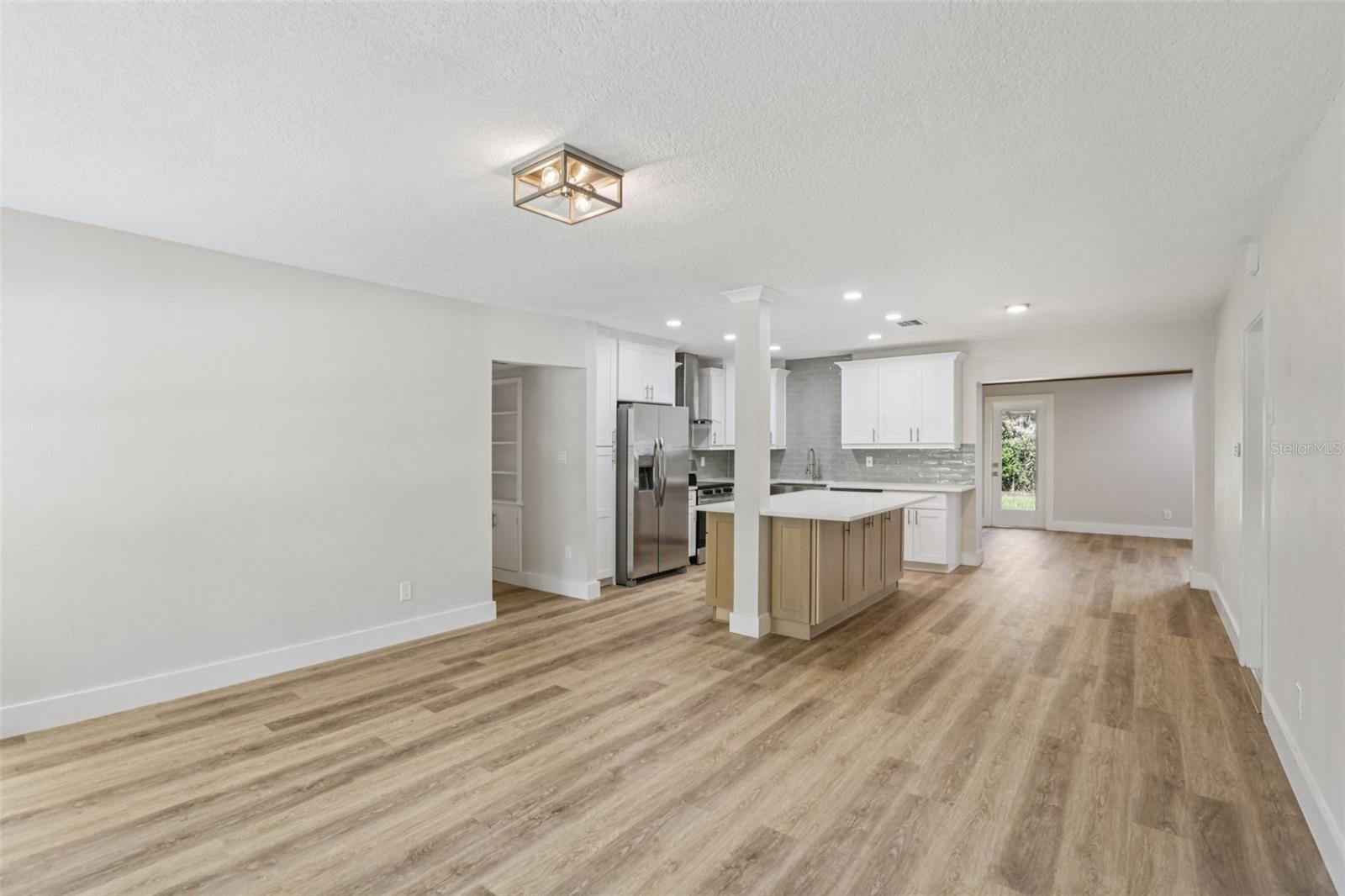 Image 9 of 43 For 957 Victor Drive