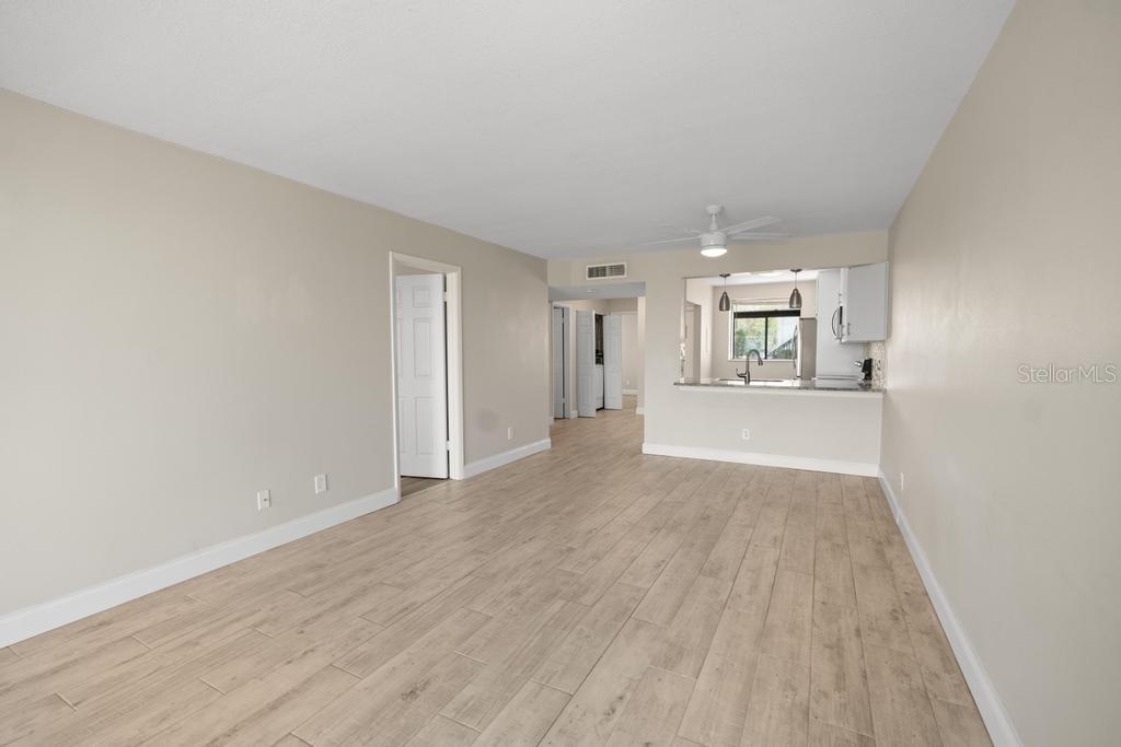 Image 11 of 49 For 2017 Skimmer Court W 416