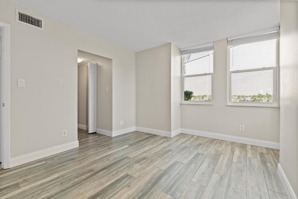 Image 20 of 49 For 2017 Skimmer Court W 416