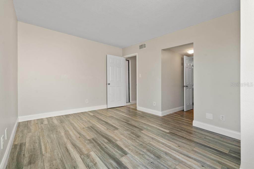 Image 21 of 49 For 2017 Skimmer Court W 416