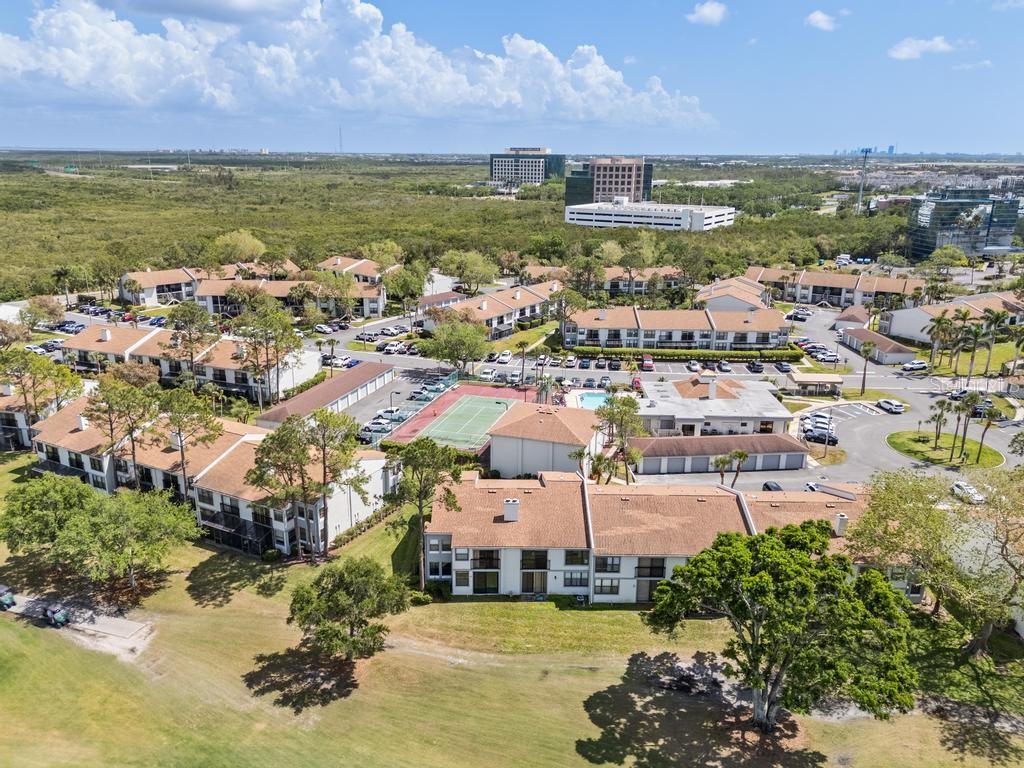 Image 44 of 49 For 2017 Skimmer Court W 416