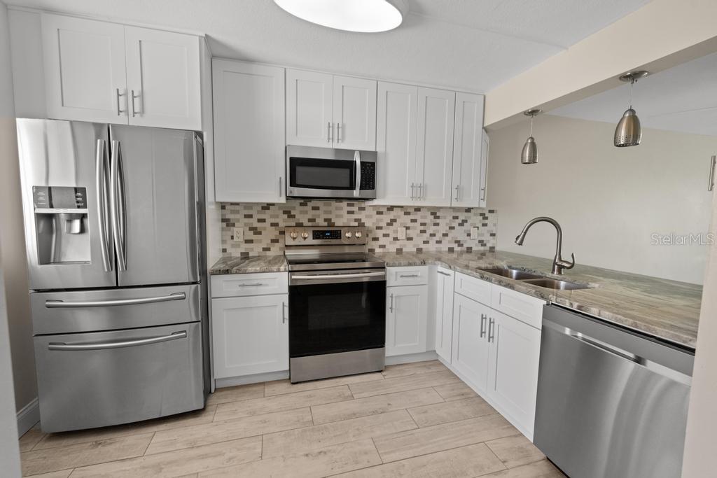 Image 6 of 49 For 2017 Skimmer Court W 416