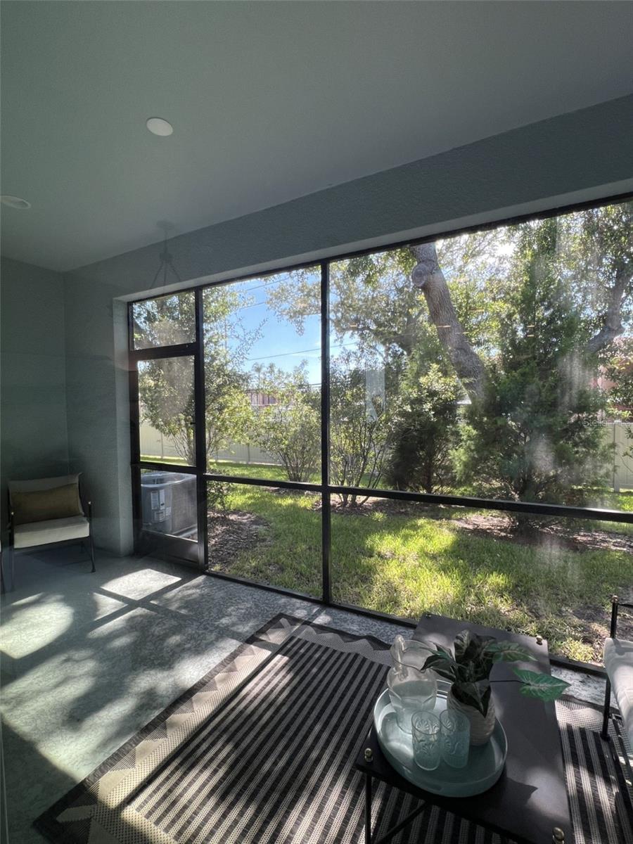 Listing photo id 10 for 7790 93rd Street N