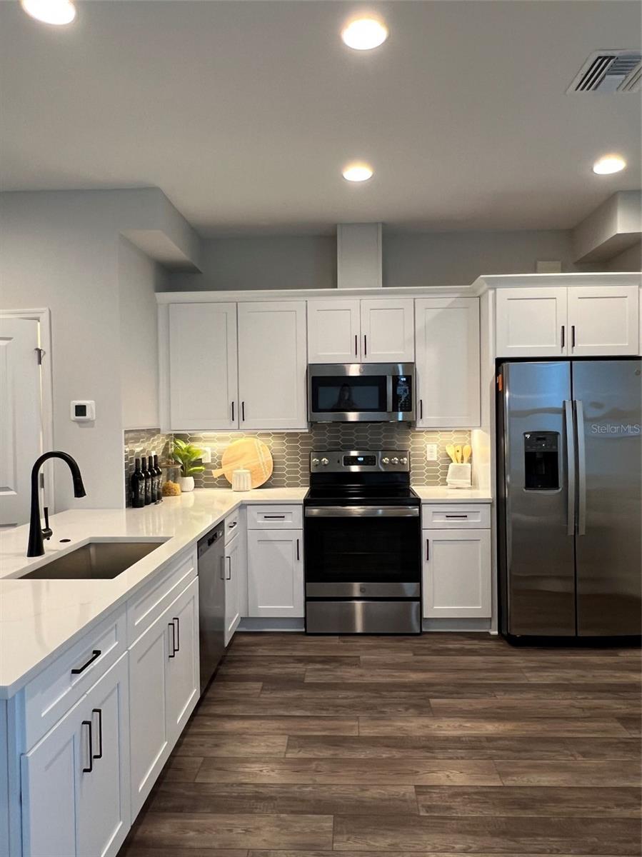 Listing photo id 0 for 7790 93rd Street N