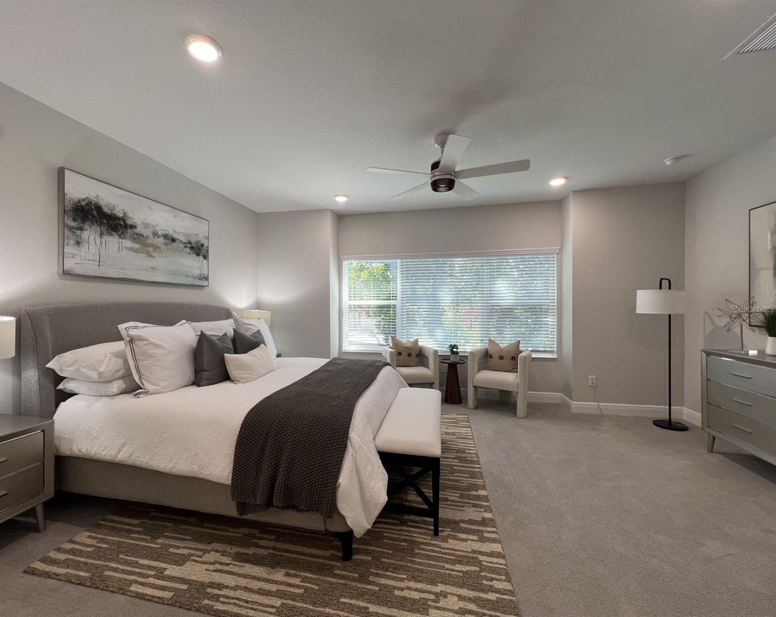Listing photo id 4 for 7790 93rd Street N
