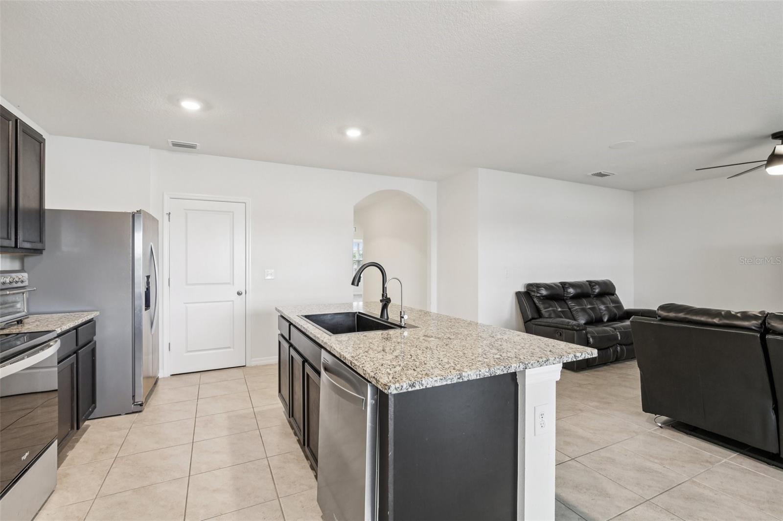 Image 12 of 32 For 15825 Mauvewood Avenue