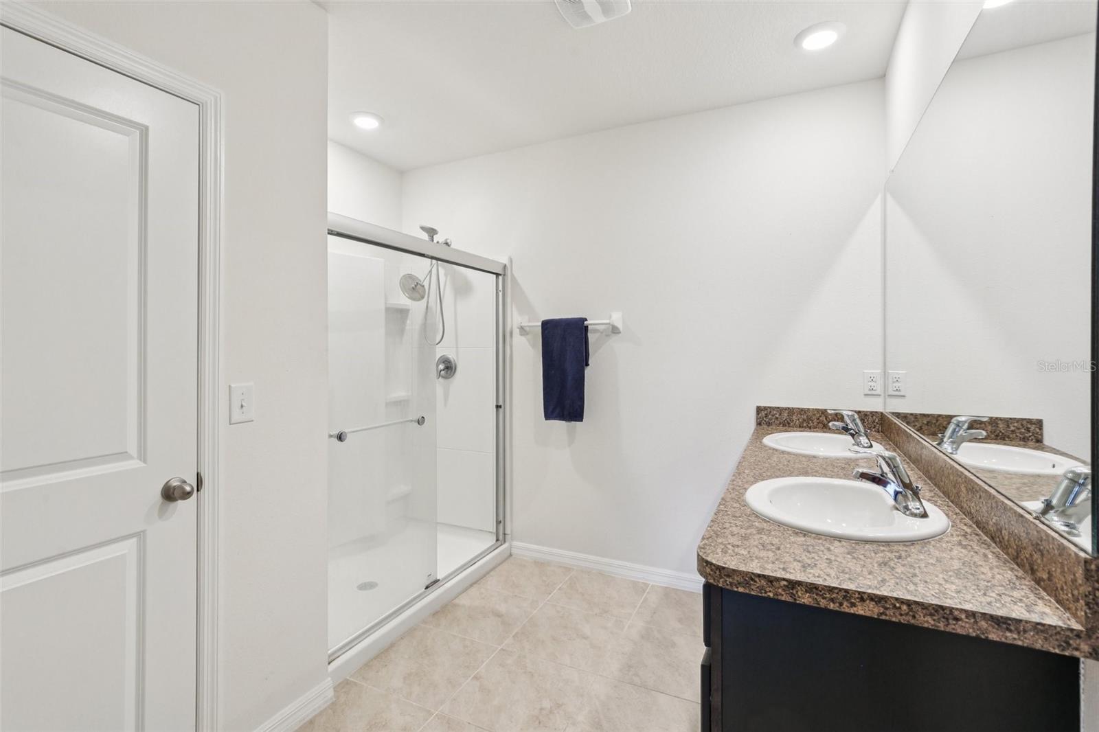 Image 20 of 32 For 15825 Mauvewood Avenue