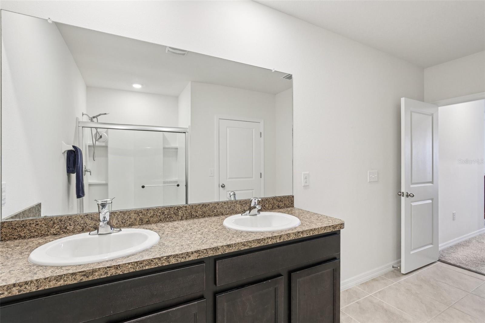 Image 21 of 32 For 15825 Mauvewood Avenue