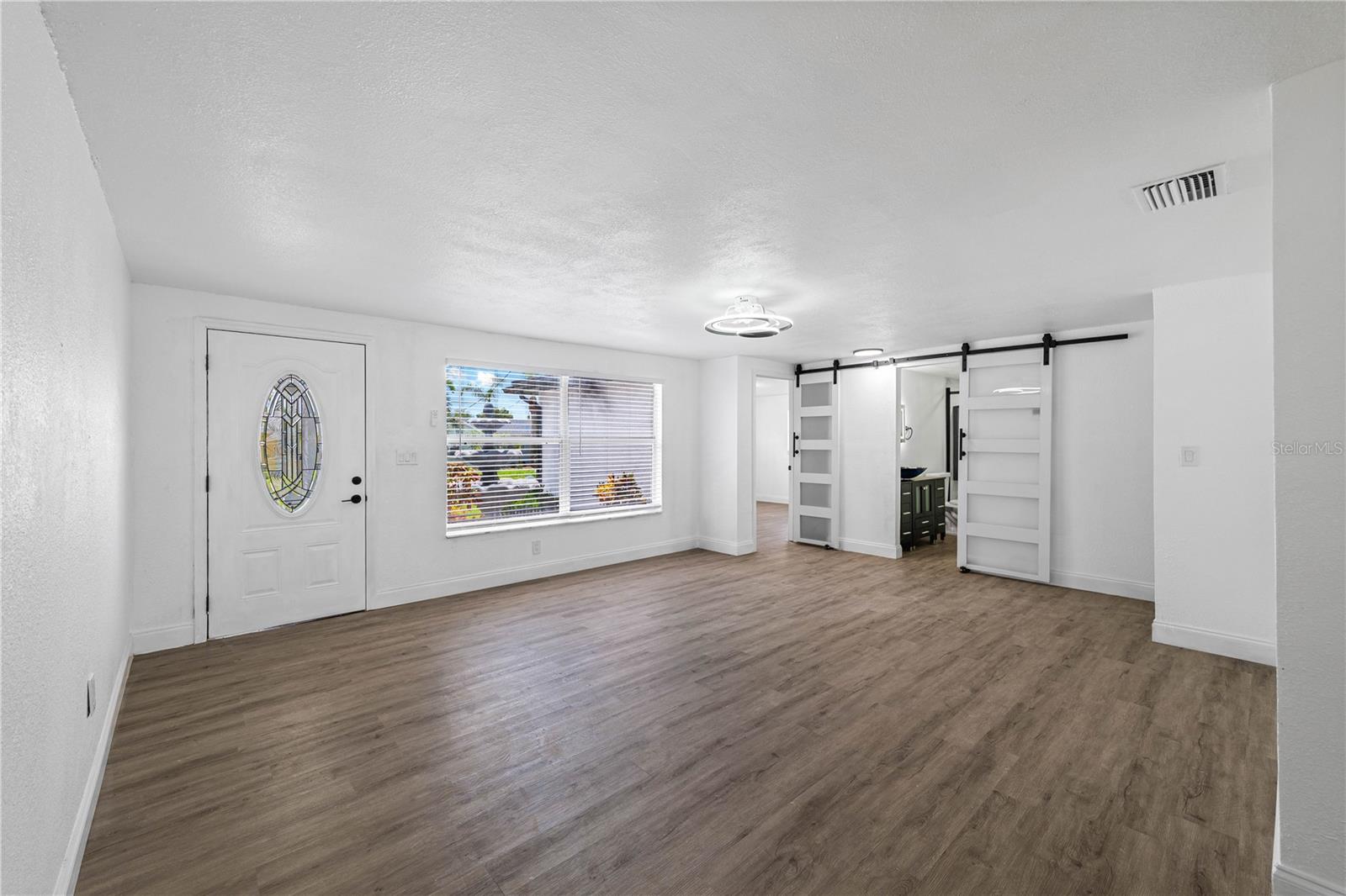 Image 13 of 52 For 13923 Helen Avenue