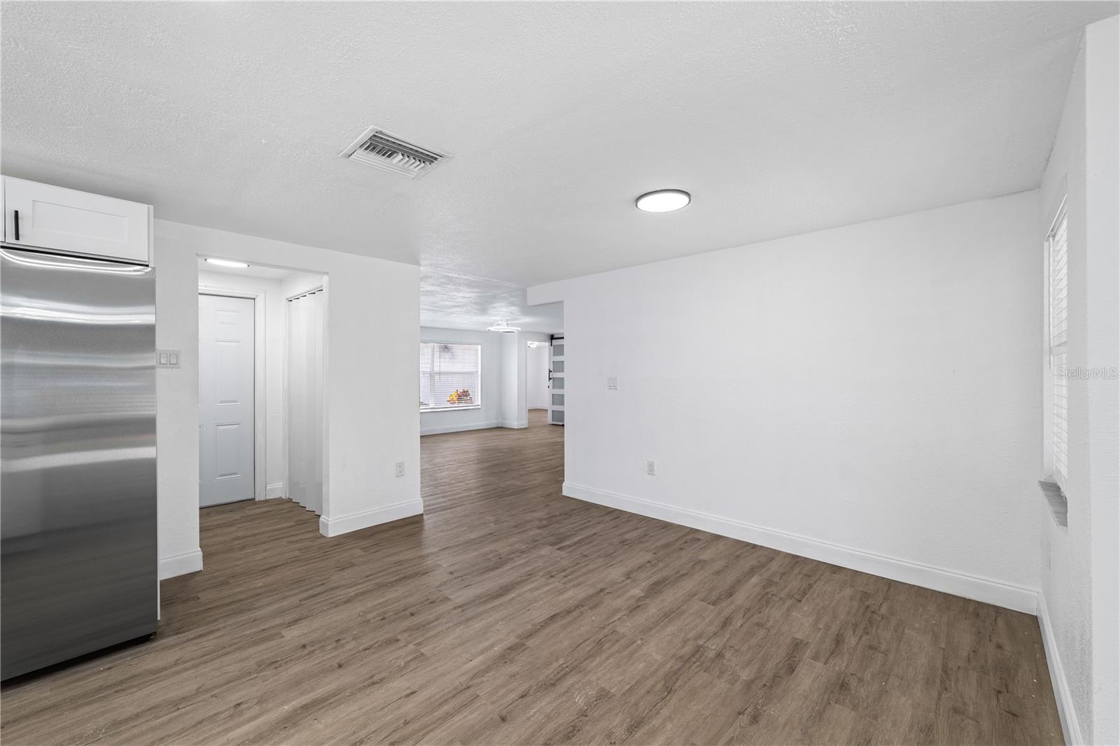 Image 14 of 52 For 13923 Helen Avenue