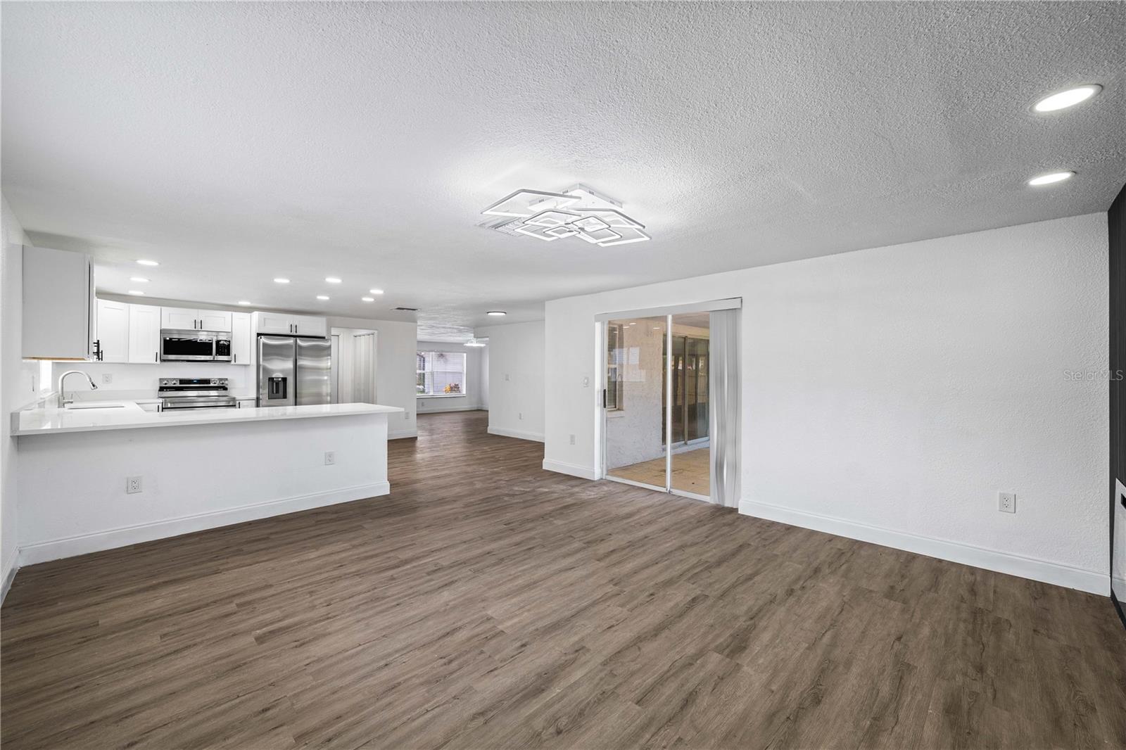 Image 18 of 52 For 13923 Helen Avenue