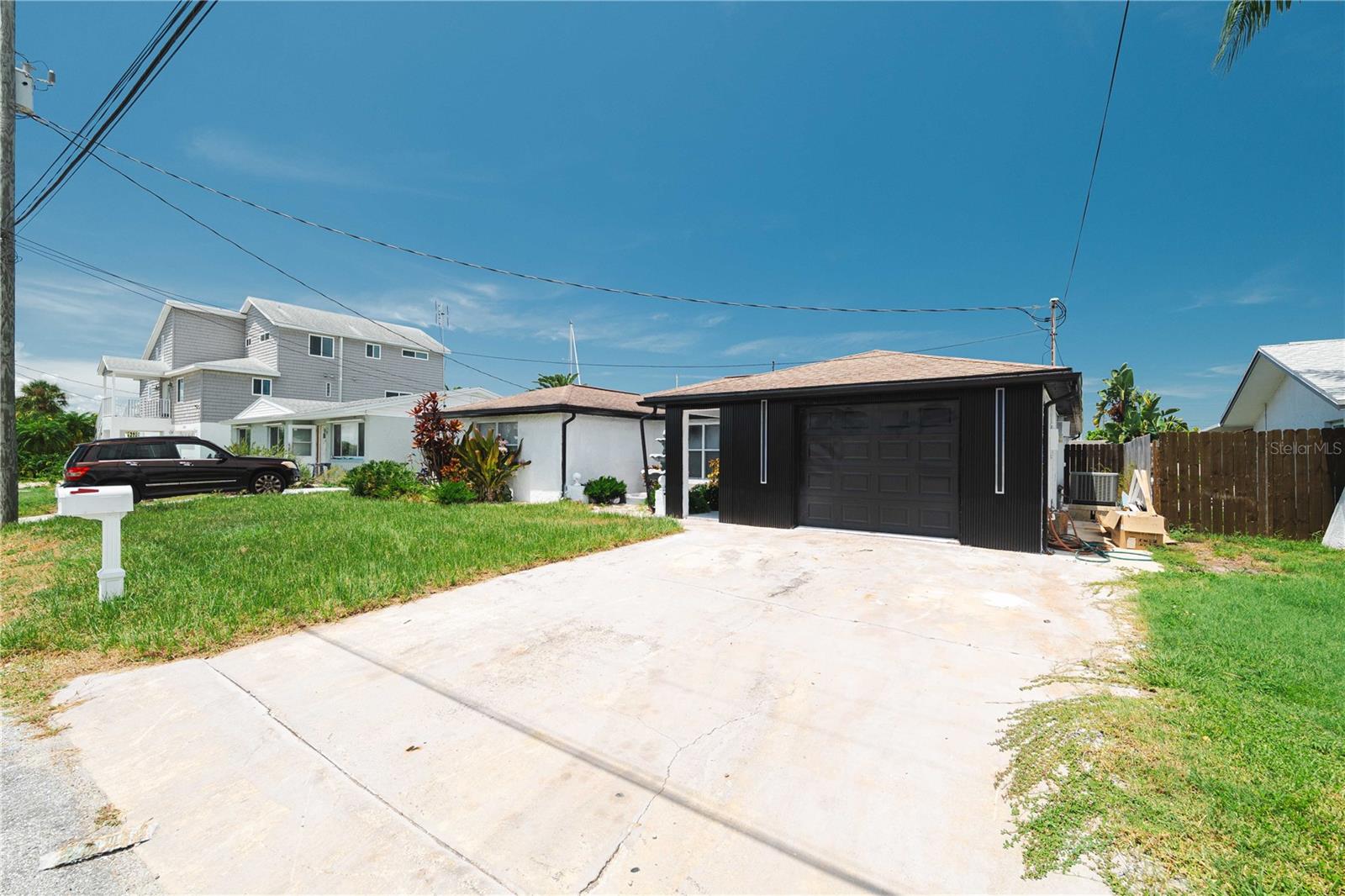Image 4 of 52 For 13923 Helen Avenue