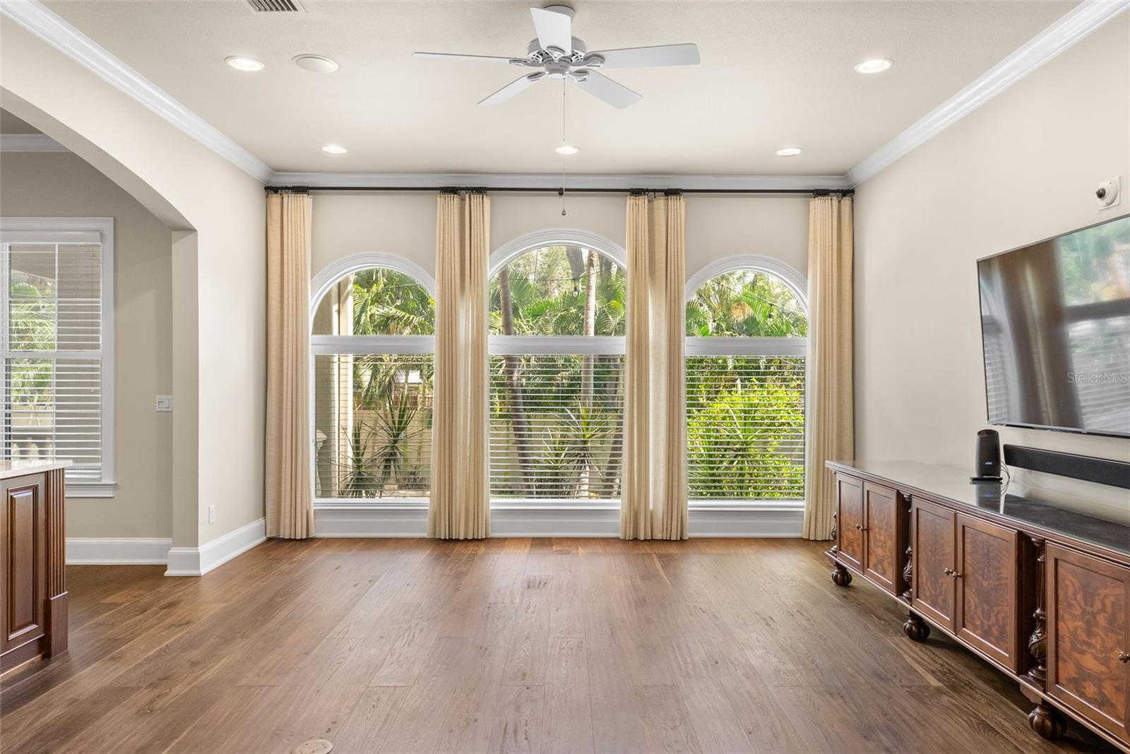 Image 6 of 86 For 420 Riviera Drive