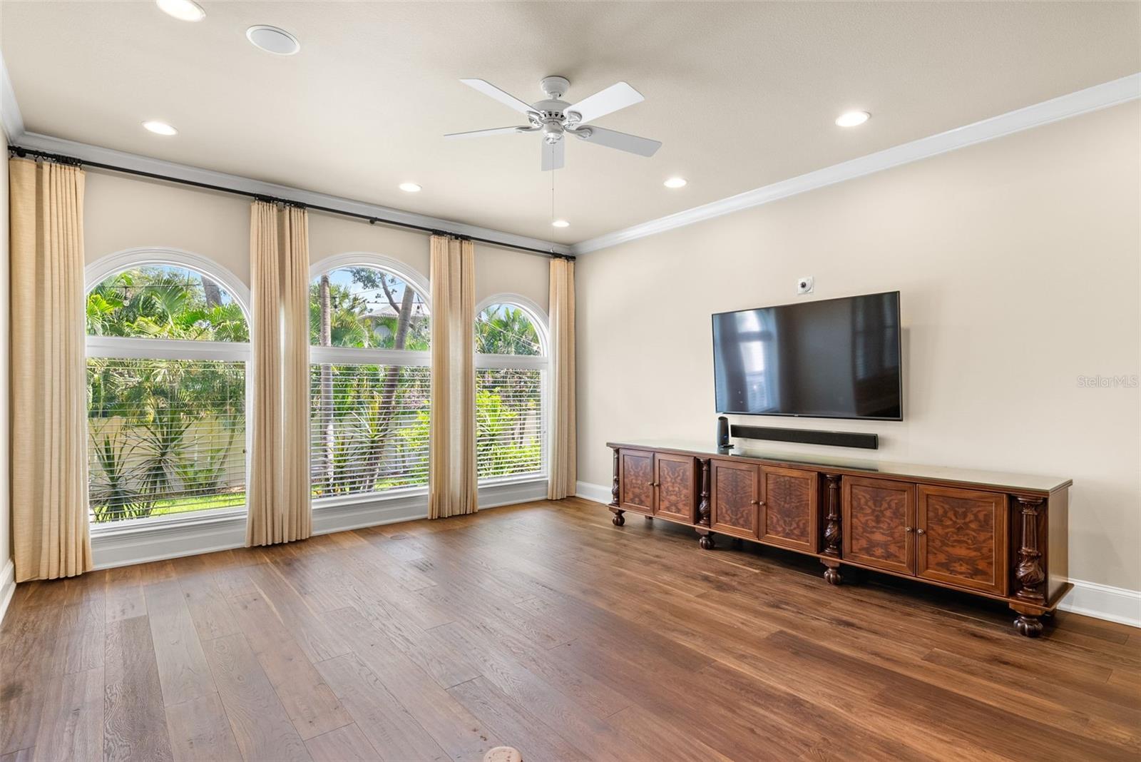 Image 7 of 86 For 420 Riviera Drive