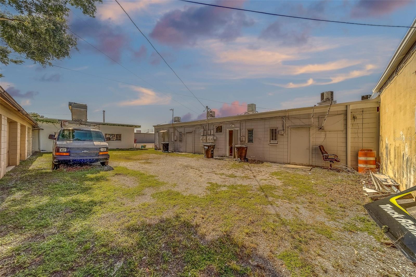 Image 41 of 67 For 1864 Drew Street