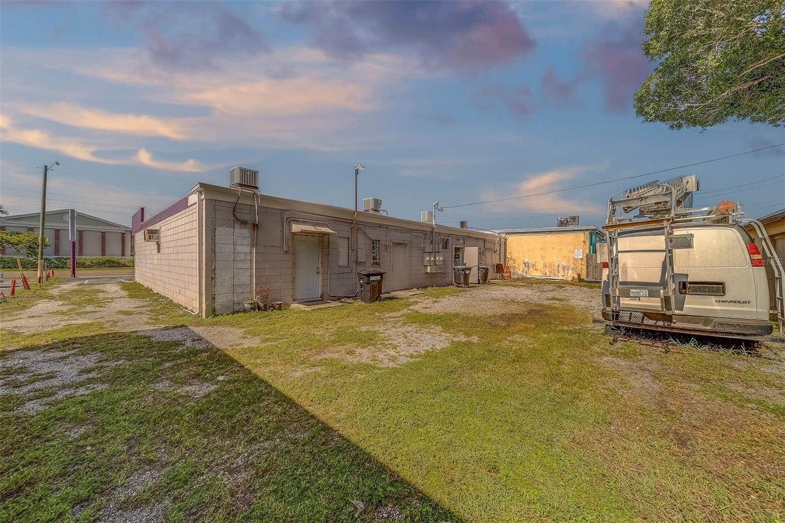 Image 43 of 67 For 1864 Drew Street