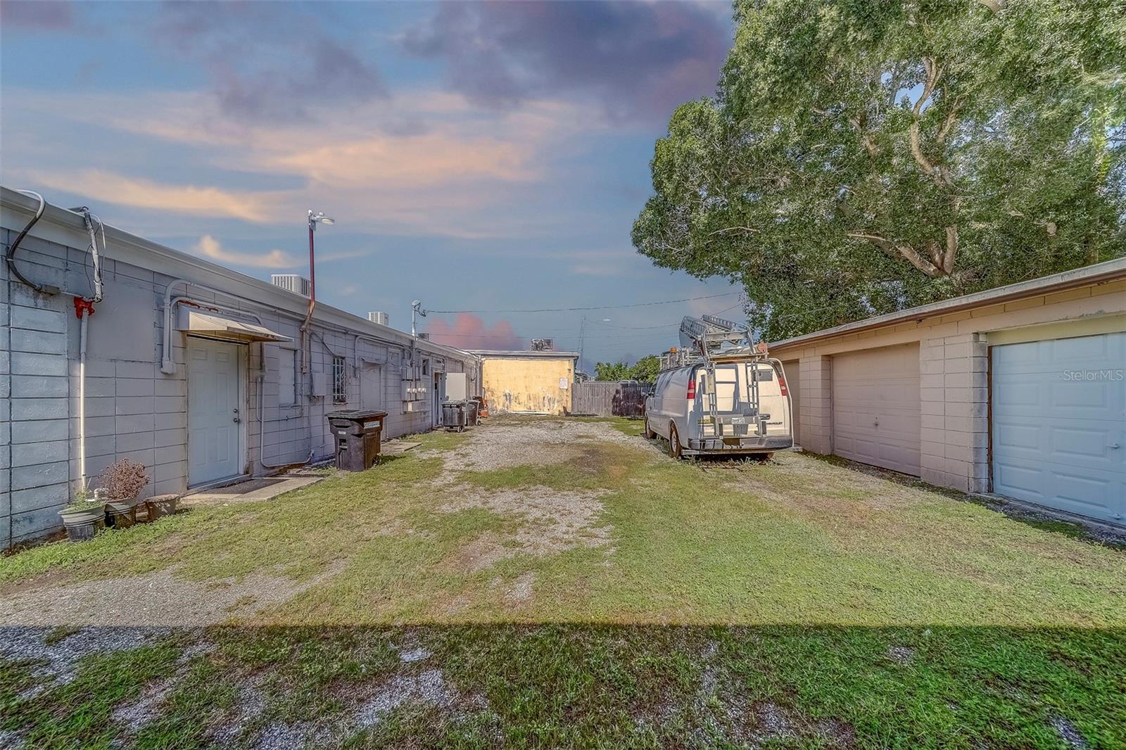 Image 44 of 67 For 1864 Drew Street