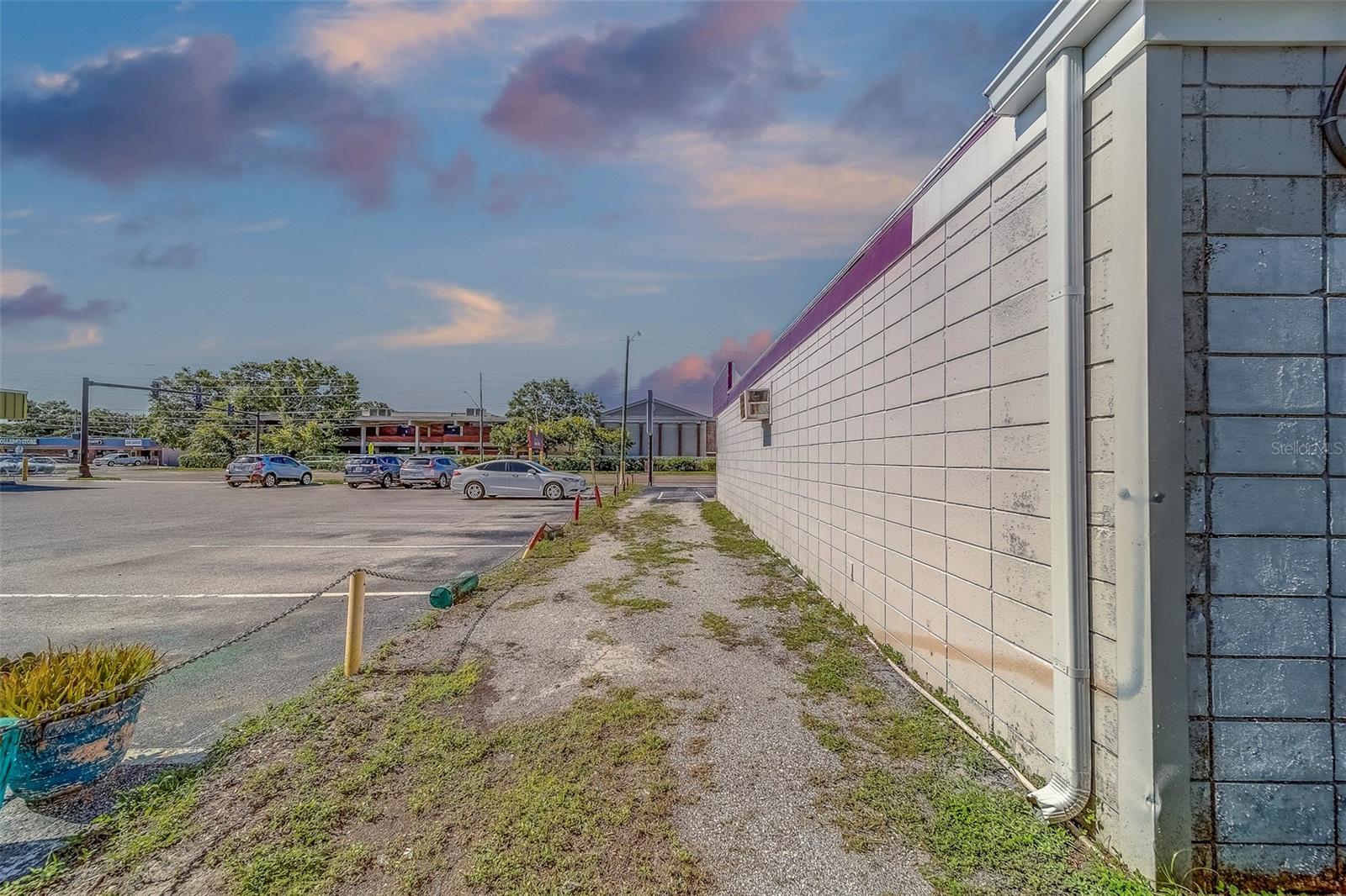 Image 45 of 67 For 1864 Drew Street