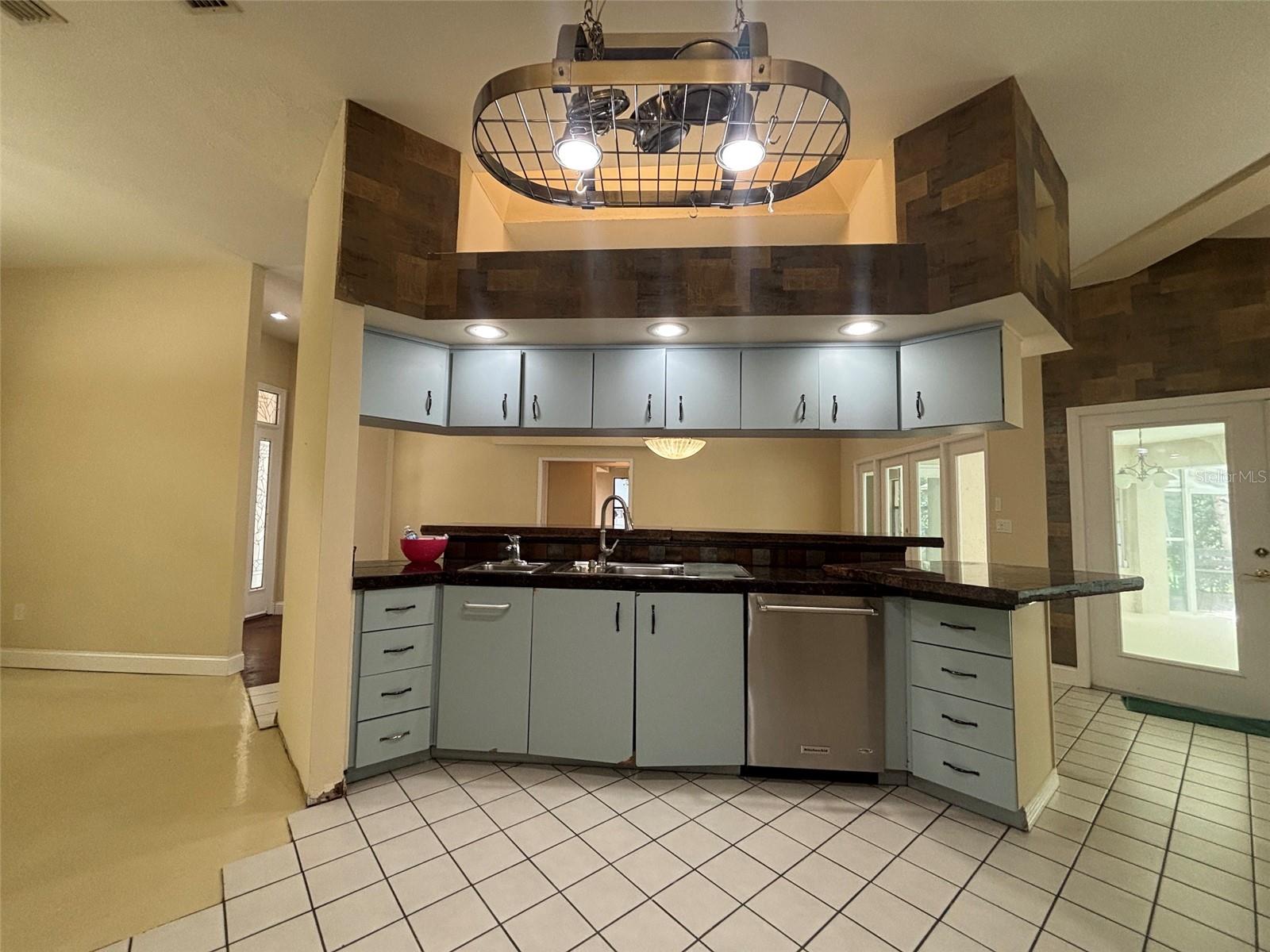 Listing photo id 16 for 750 Snug Harbor Road