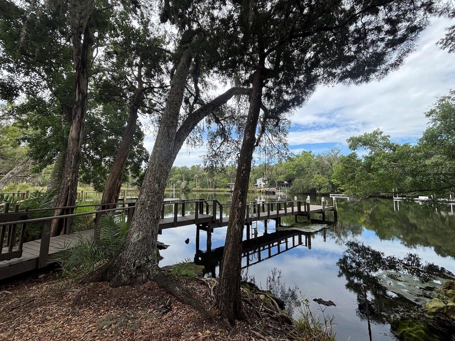 Listing photo id 0 for 750 Snug Harbor Road