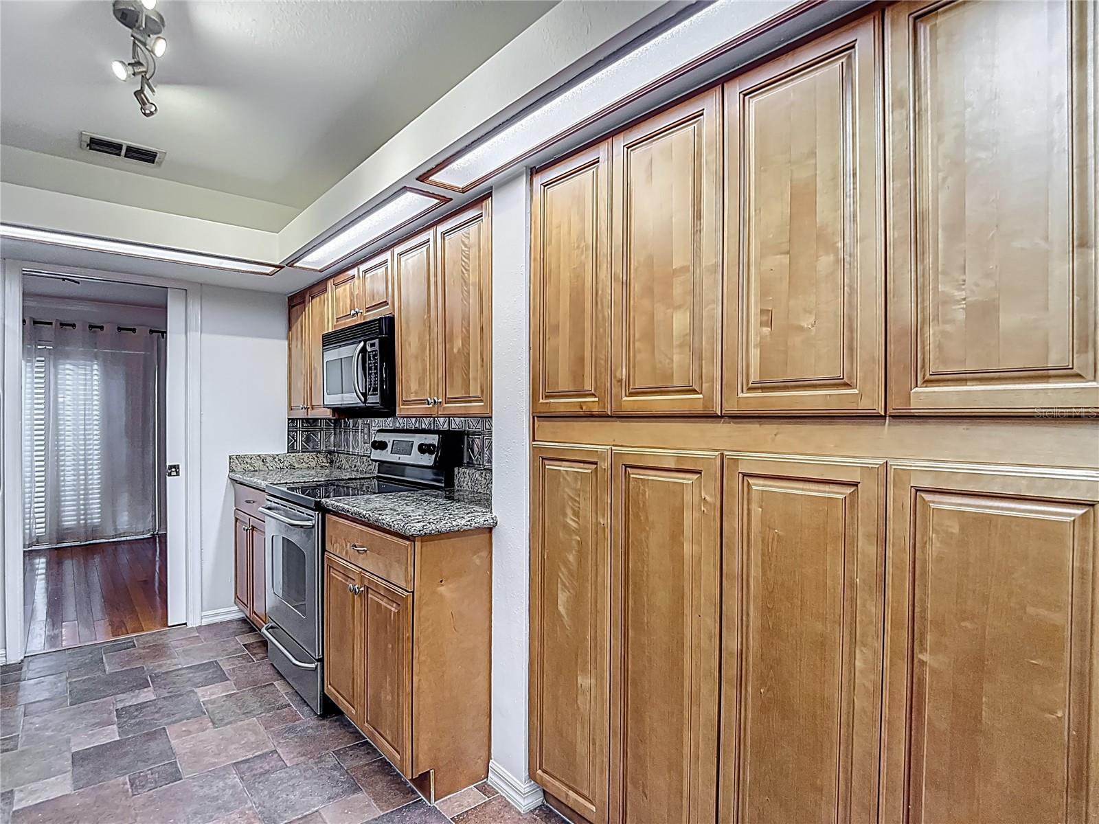 Image 18 of 82 For 4520 Gray Street