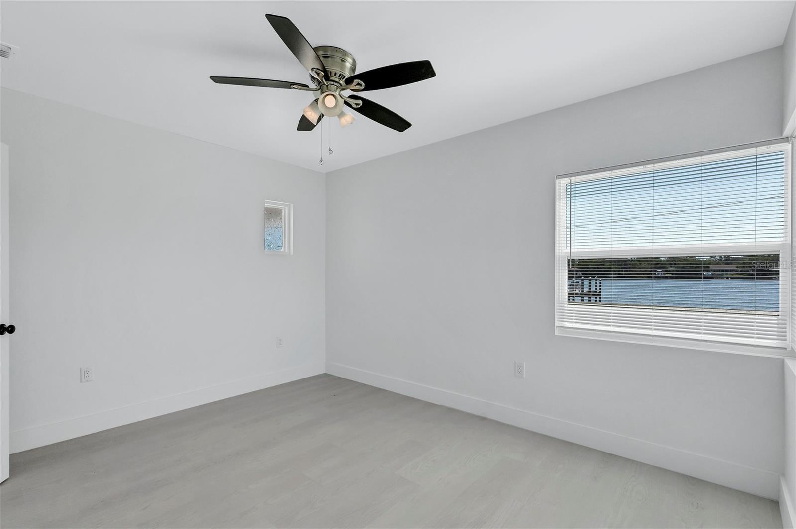 Image 16 of 19 For 4151 Sunrise Drive S