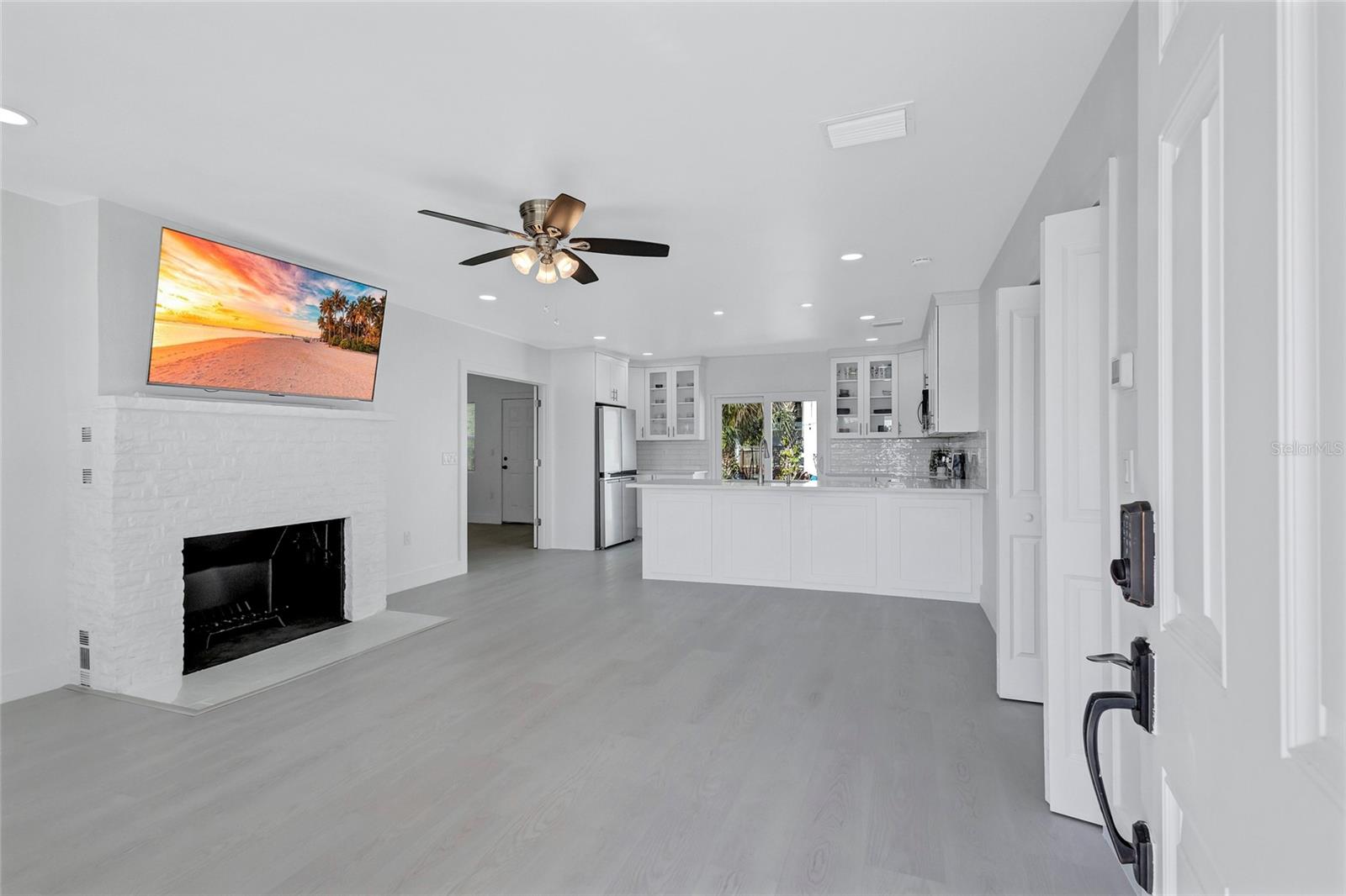 Image 5 of 19 For 4151 Sunrise Drive S