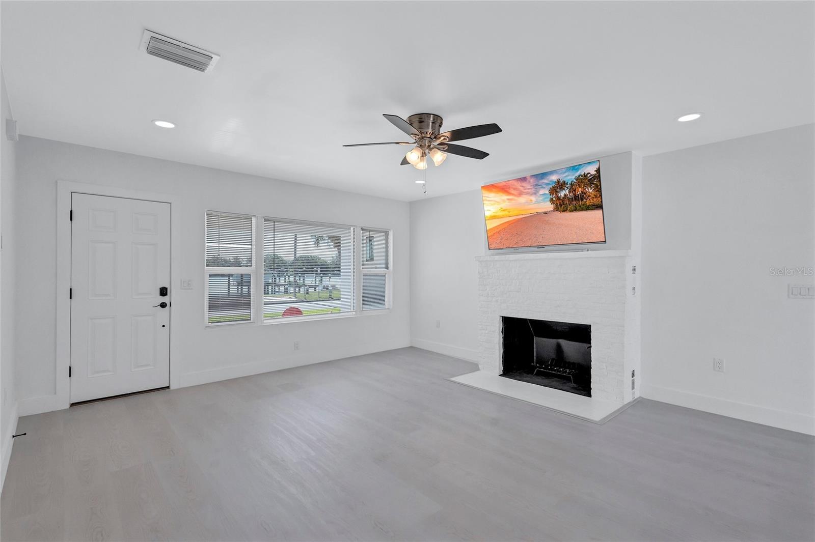 Image 6 of 19 For 4151 Sunrise Drive S