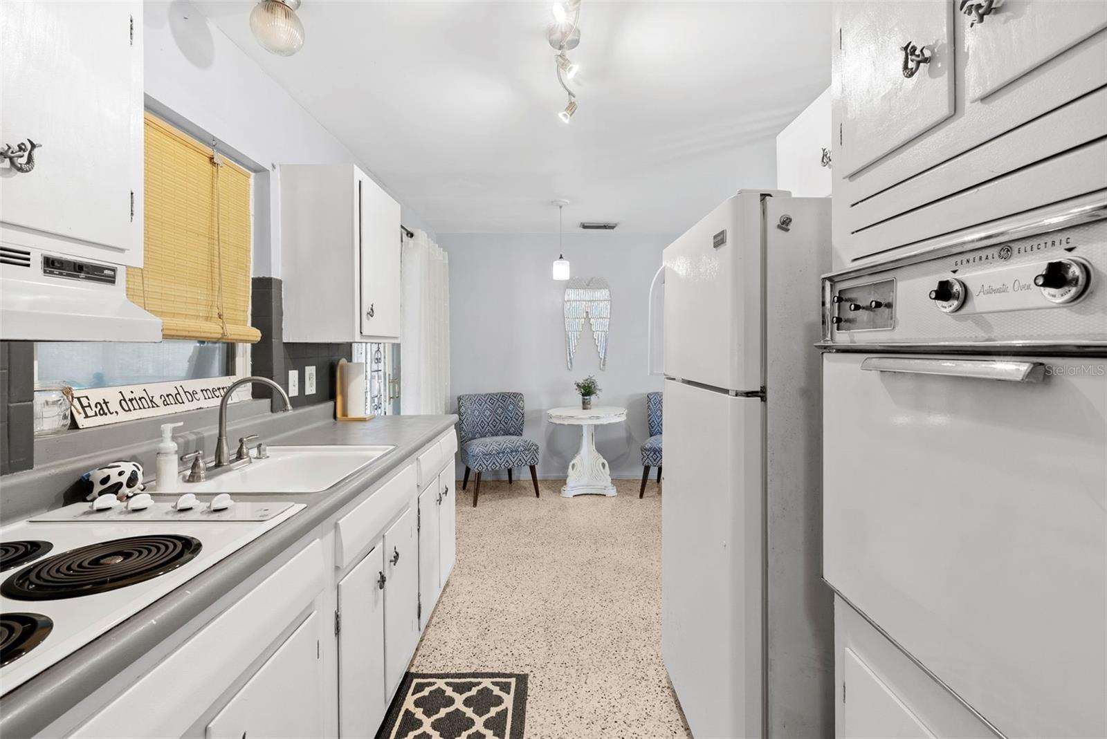 Image 11 of 38 For 10602 105th Street