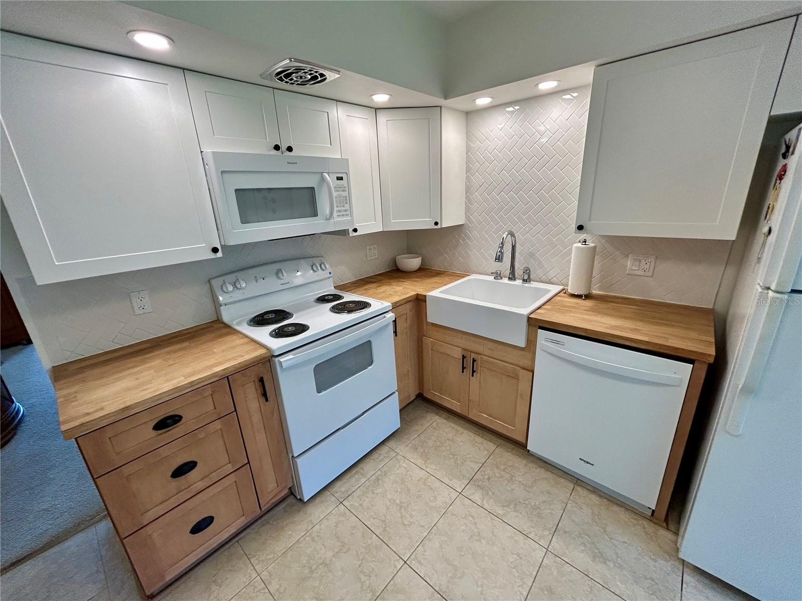 Listing photo id 8 for 2461 Rhodesian Drive 45