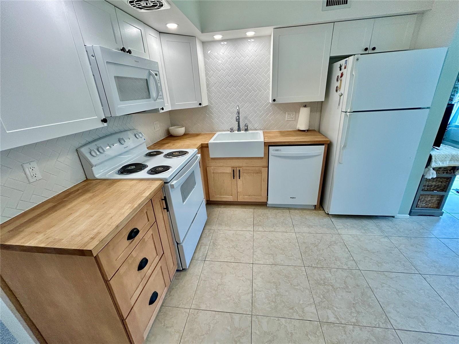 Listing photo id 11 for 2461 Rhodesian Drive 45