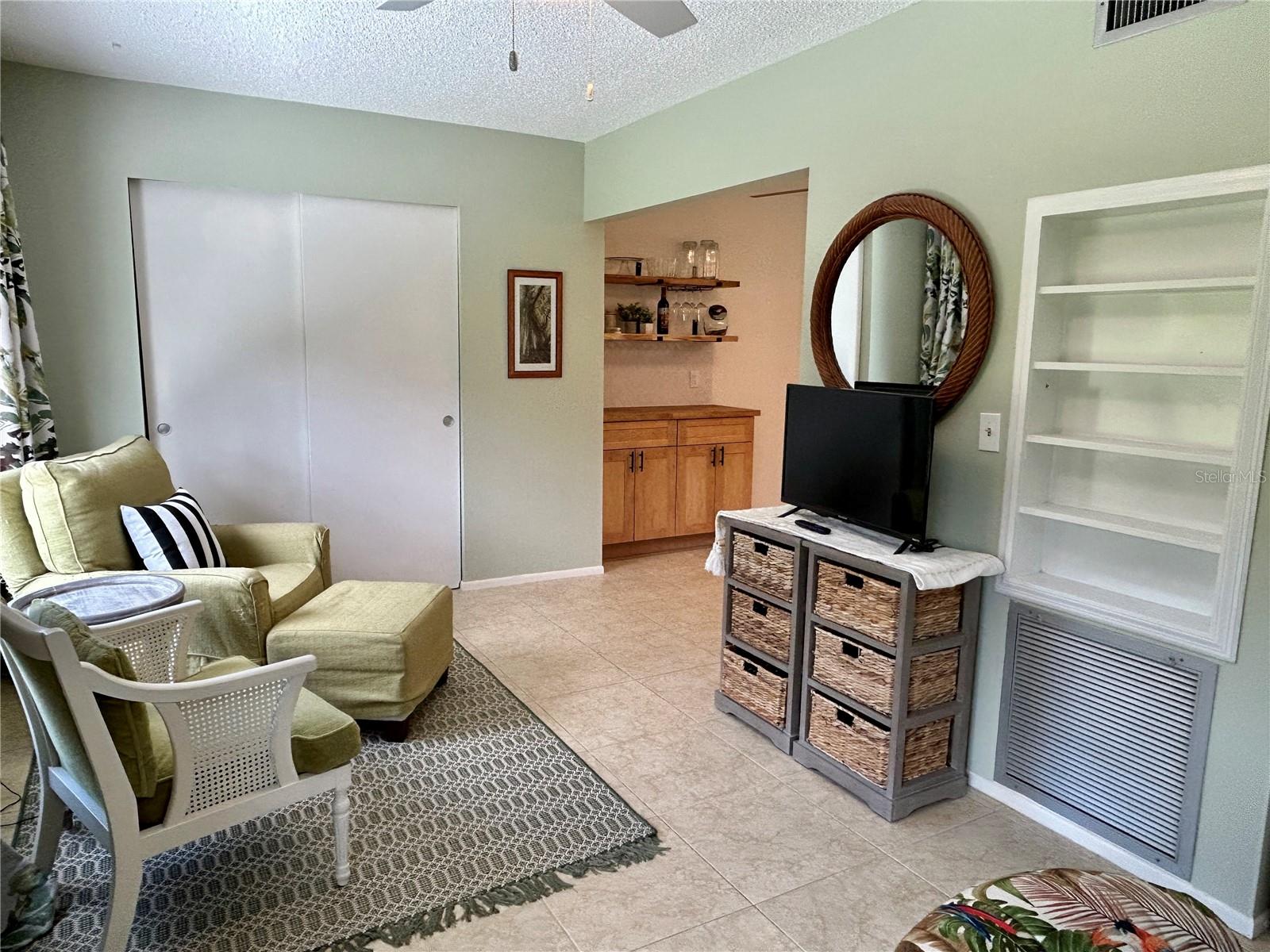 Listing photo id 15 for 2461 Rhodesian Drive 45