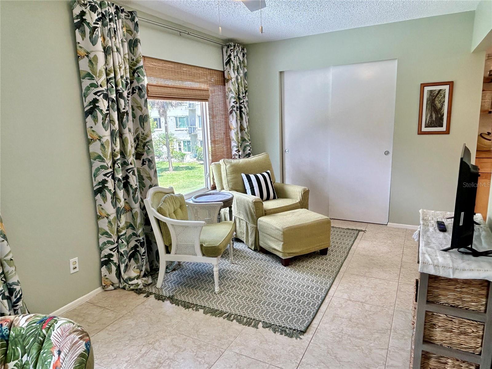 Listing photo id 16 for 2461 Rhodesian Drive 45