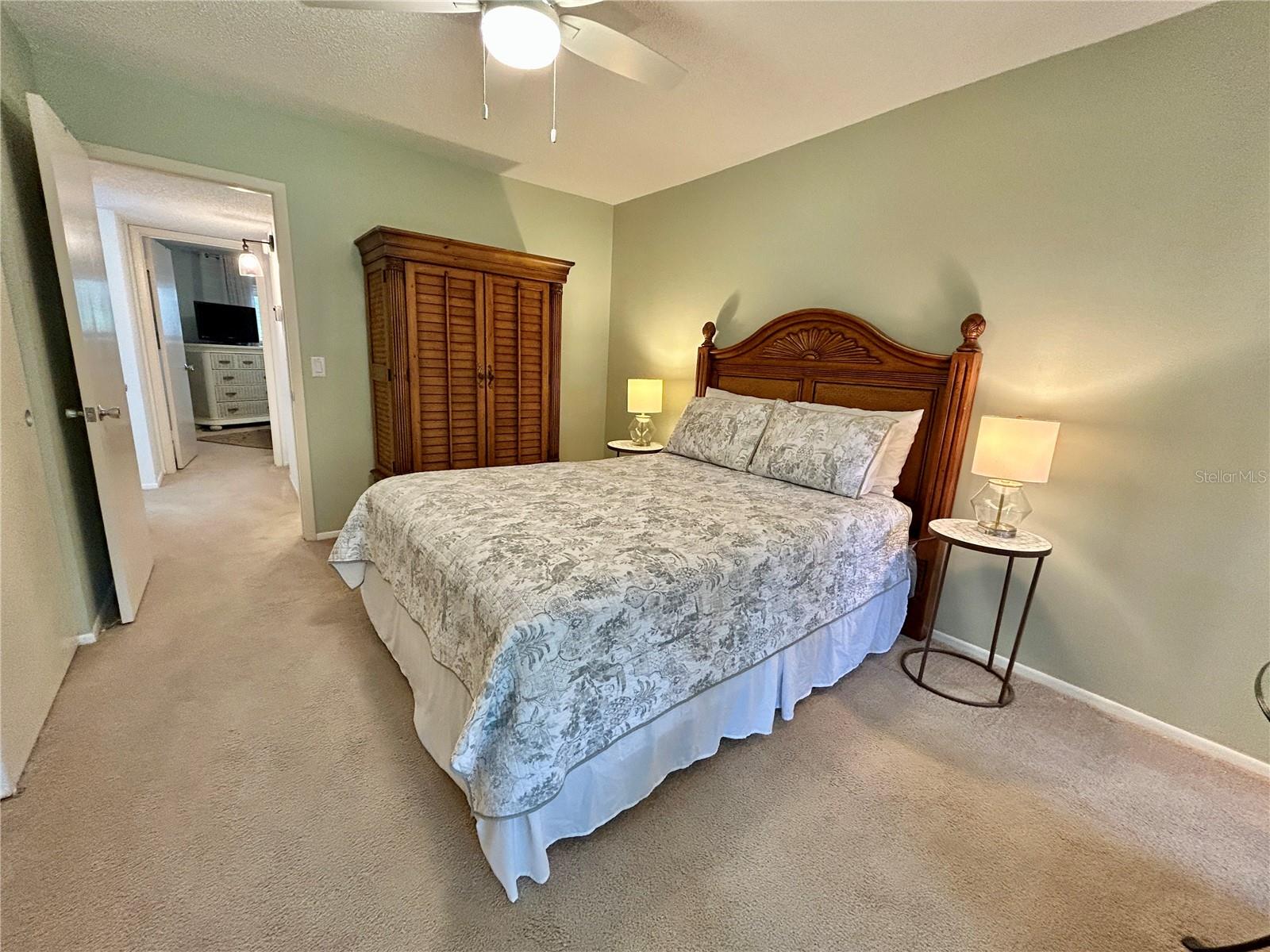 Listing photo id 17 for 2461 Rhodesian Drive 45