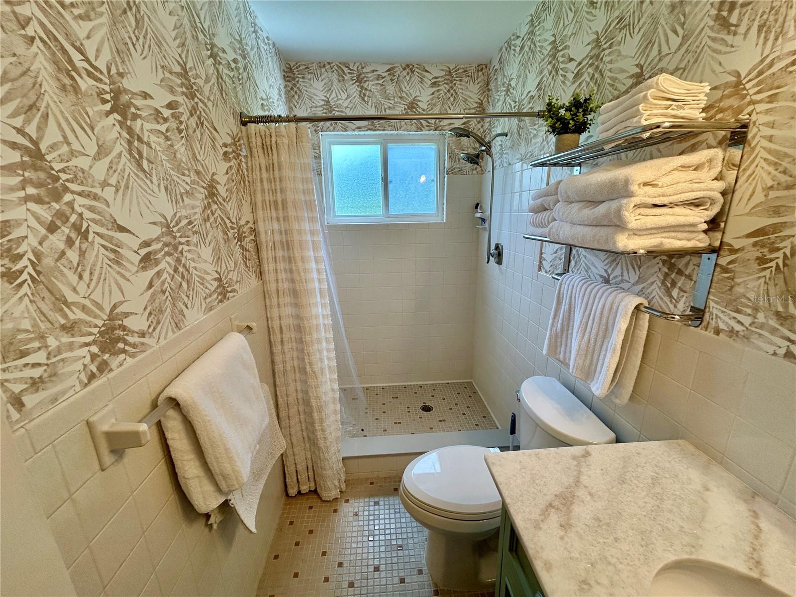Listing photo id 21 for 2461 Rhodesian Drive 45
