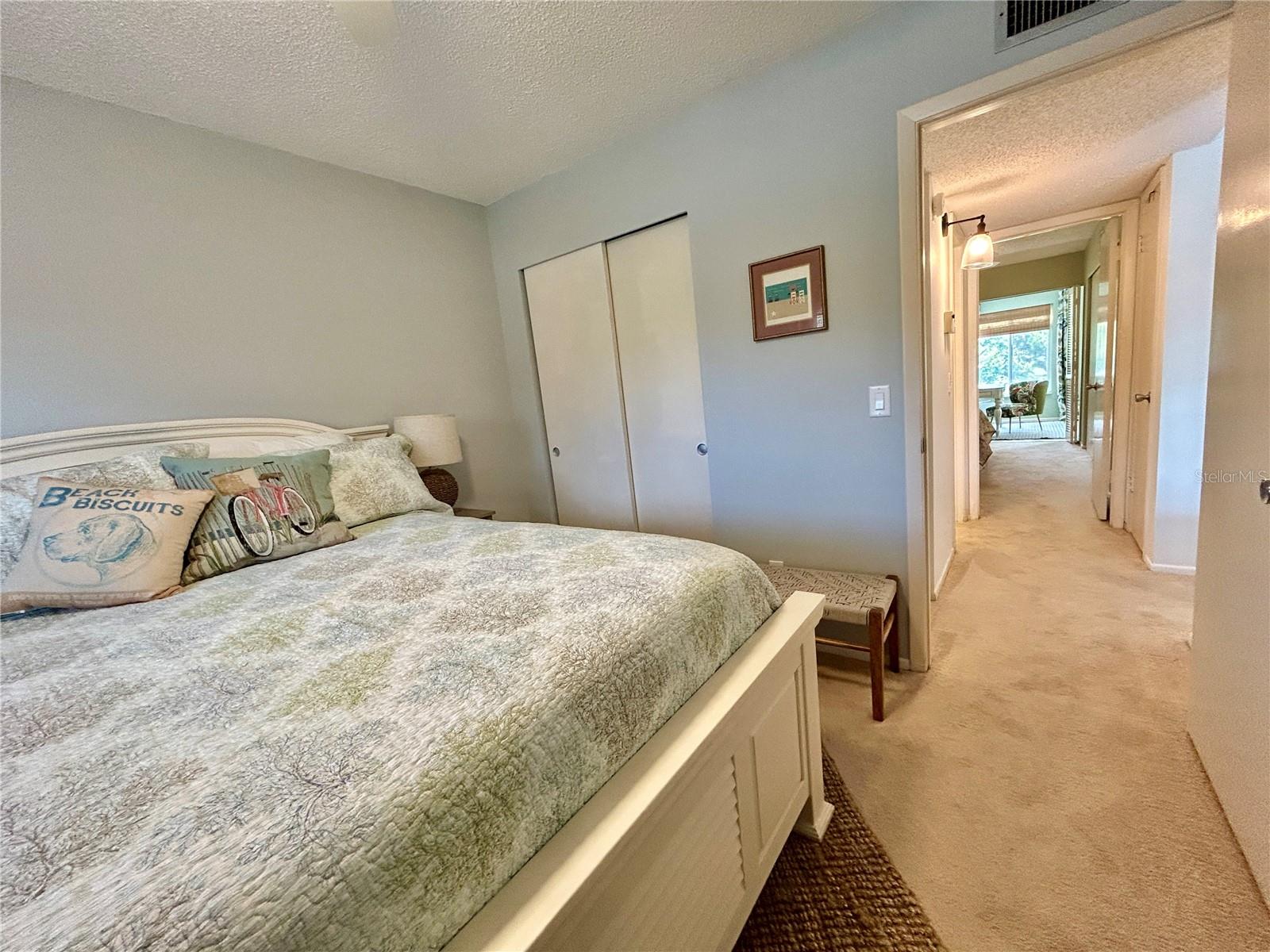 Listing photo id 26 for 2461 Rhodesian Drive 45