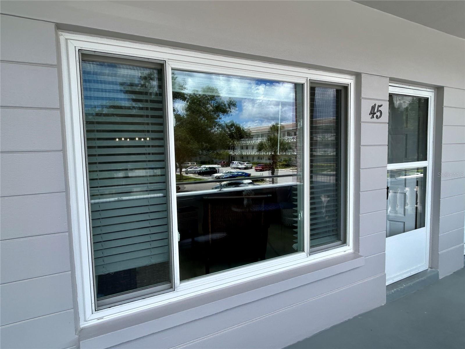 Listing photo id 1 for 2461 Rhodesian Drive 45