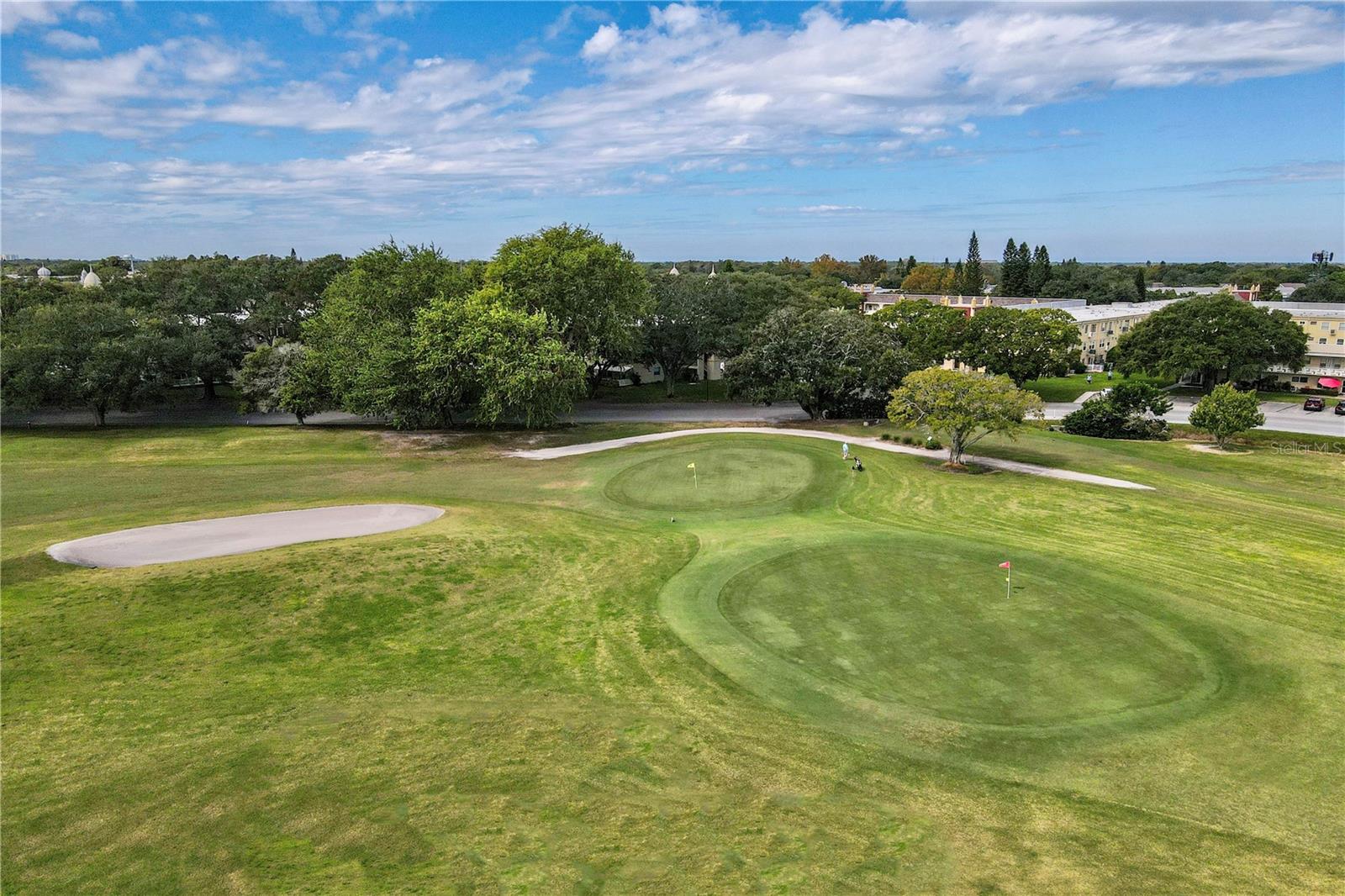 Listing photo id 37 for 2461 Rhodesian Drive 45