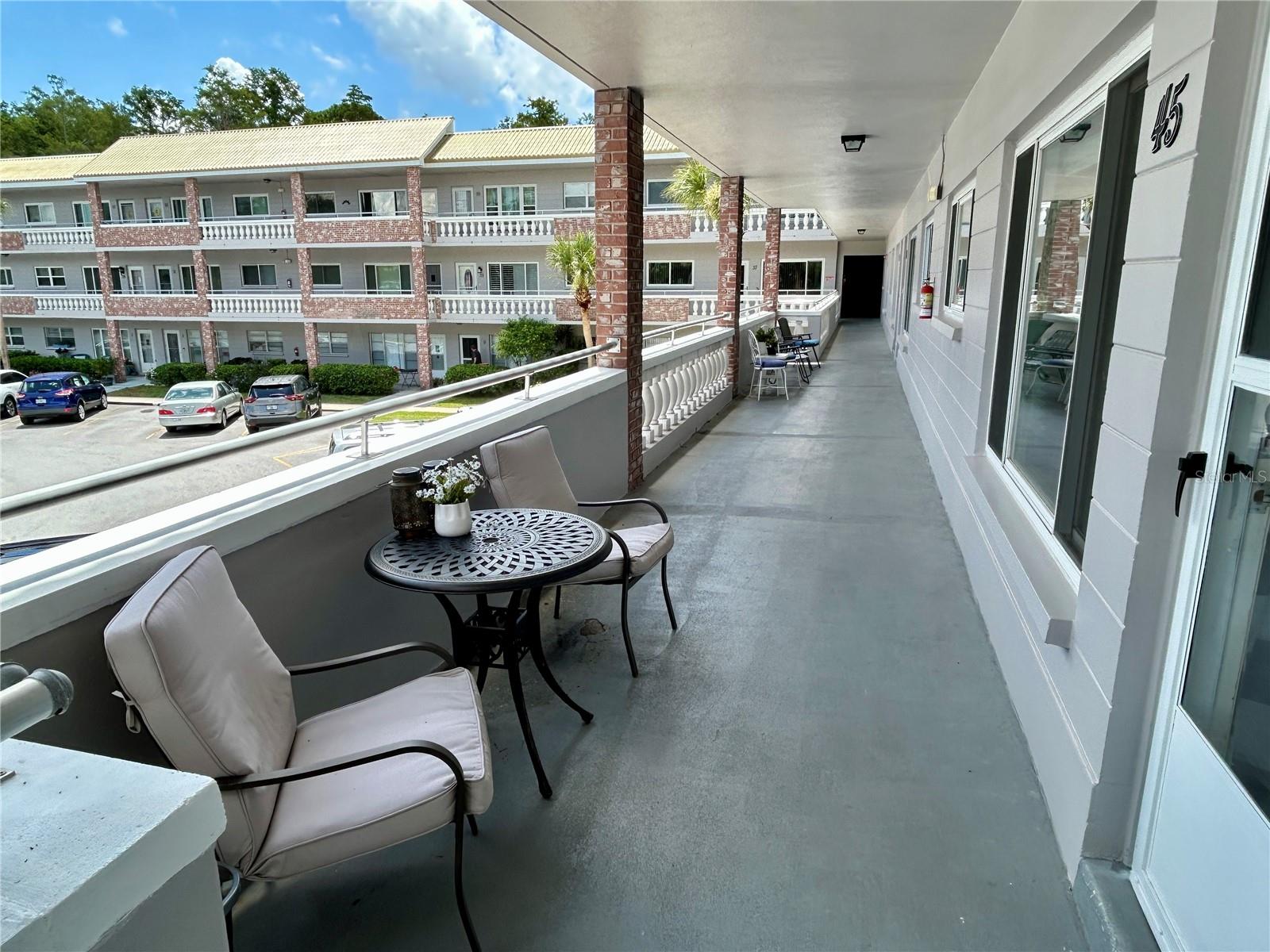 Listing photo id 2 for 2461 Rhodesian Drive 45