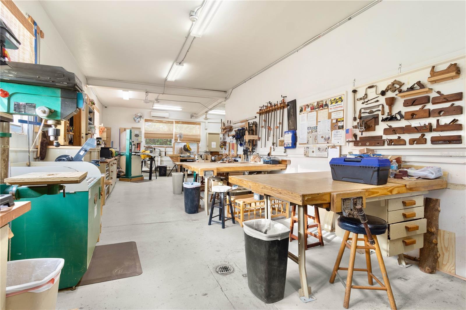 Listing photo id 41 for 2461 Rhodesian Drive 45