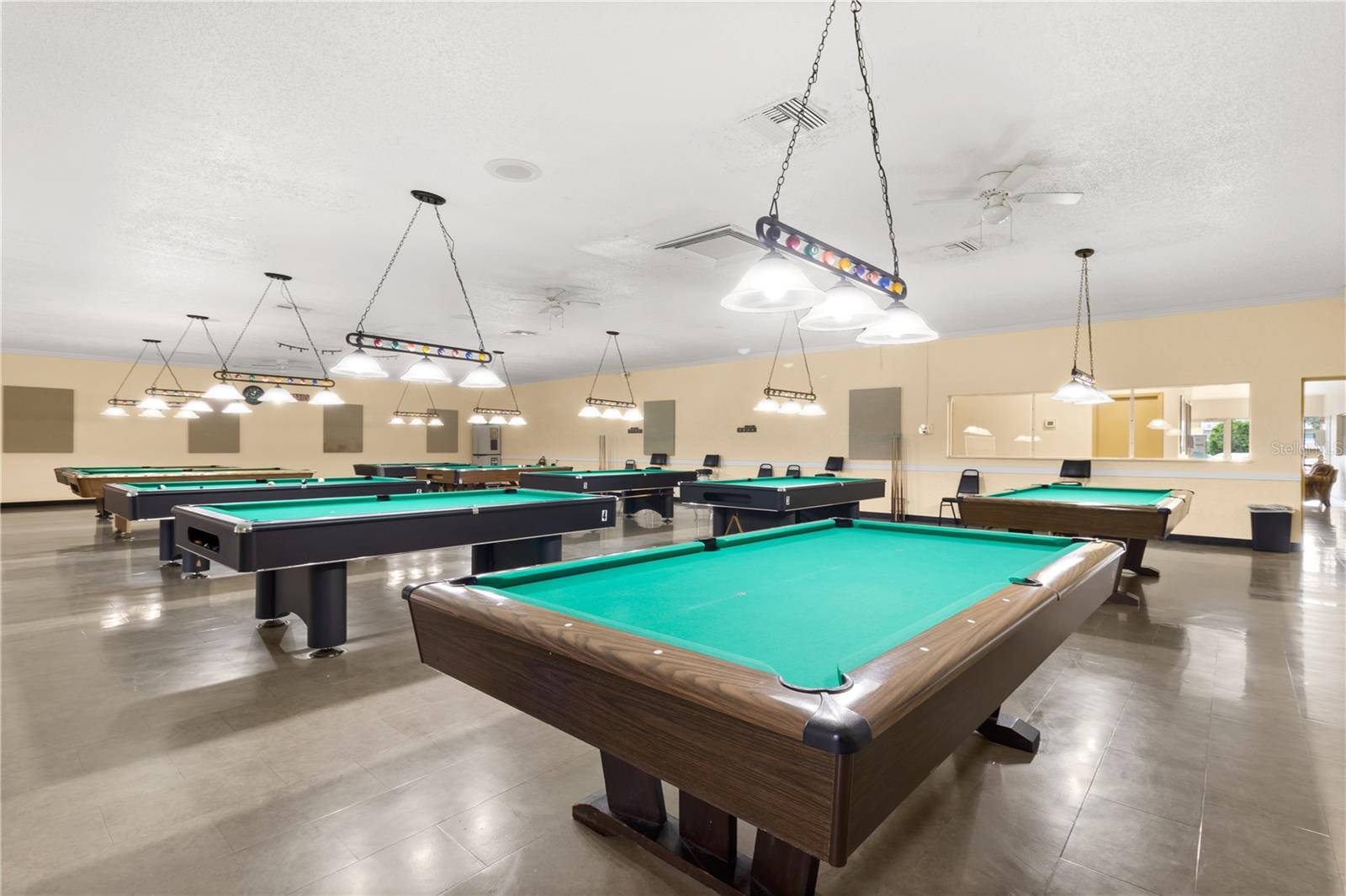 Listing photo id 44 for 2461 Rhodesian Drive 45