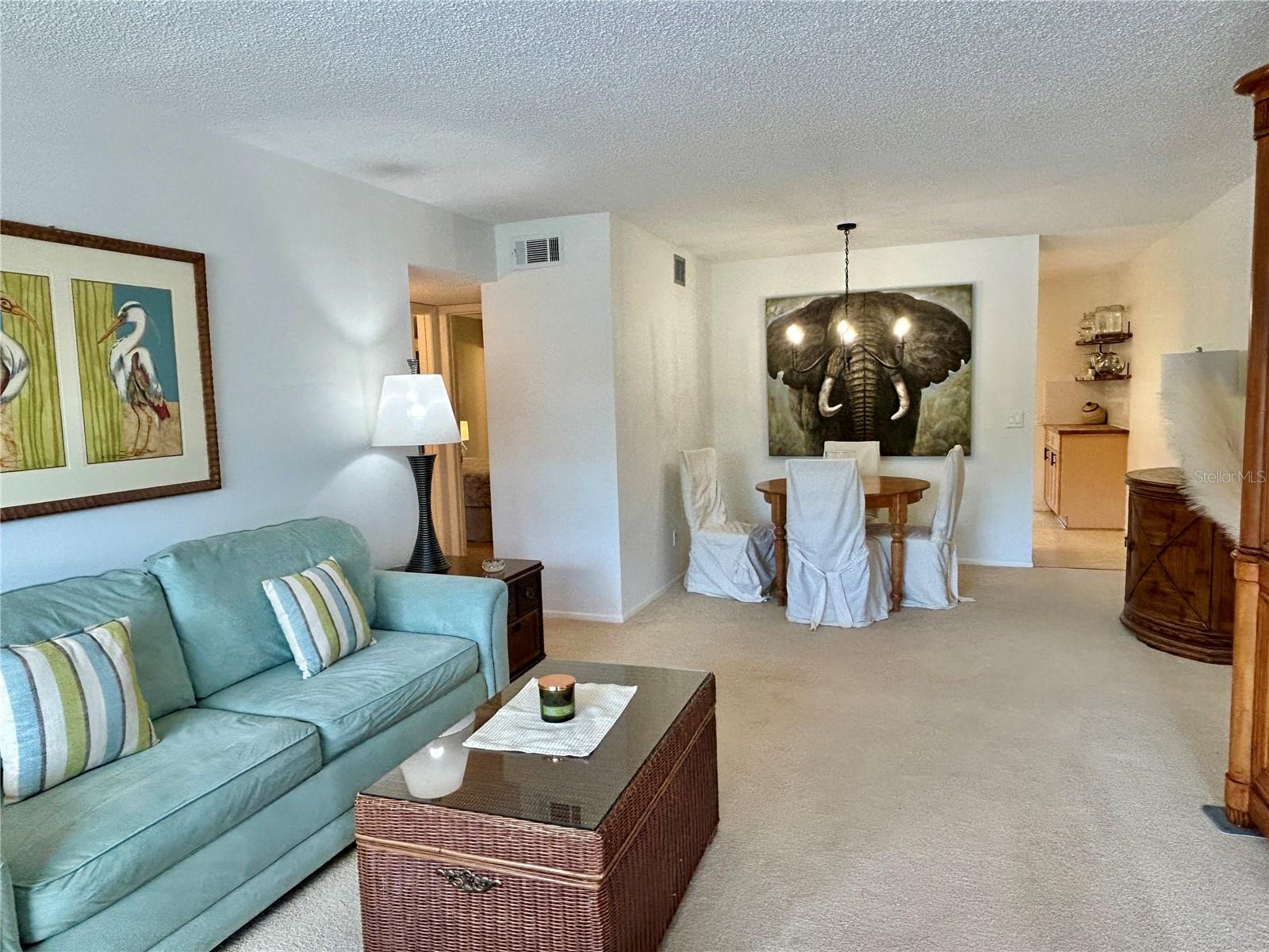 Listing photo id 3 for 2461 Rhodesian Drive 45
