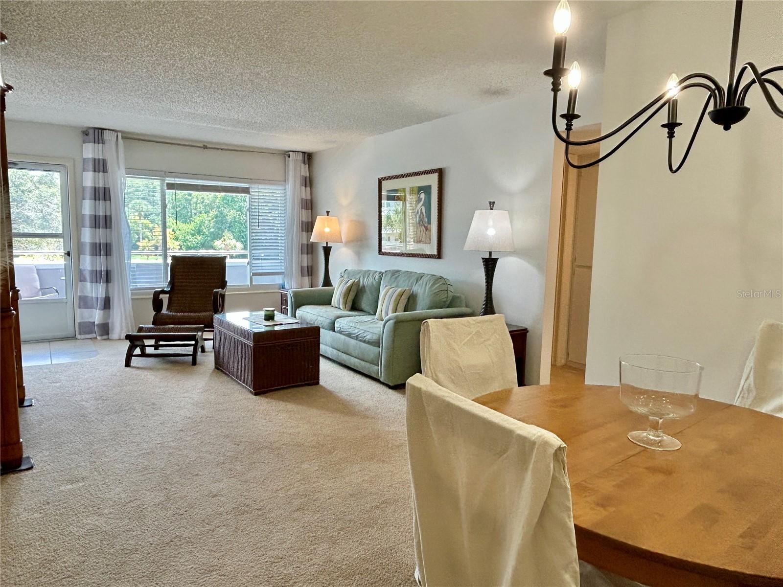 Listing photo id 4 for 2461 Rhodesian Drive 45