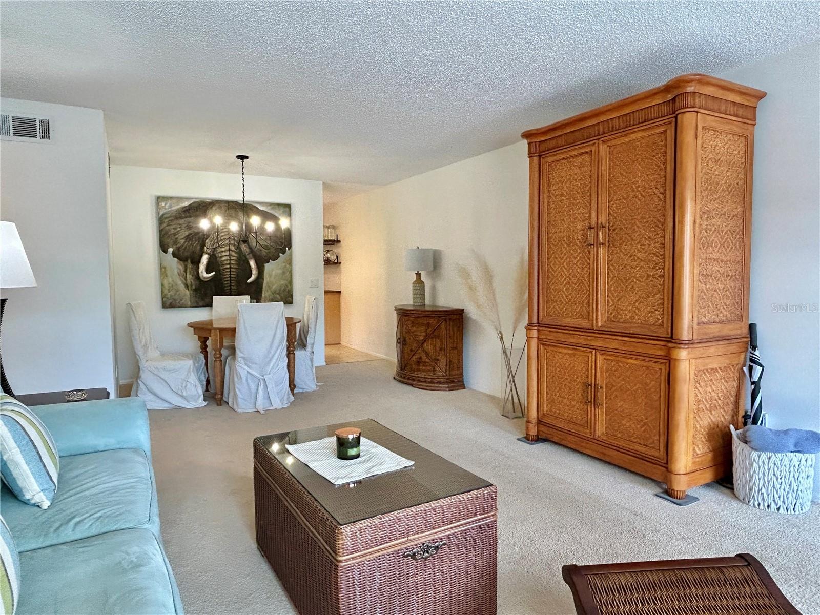 Listing photo id 6 for 2461 Rhodesian Drive 45