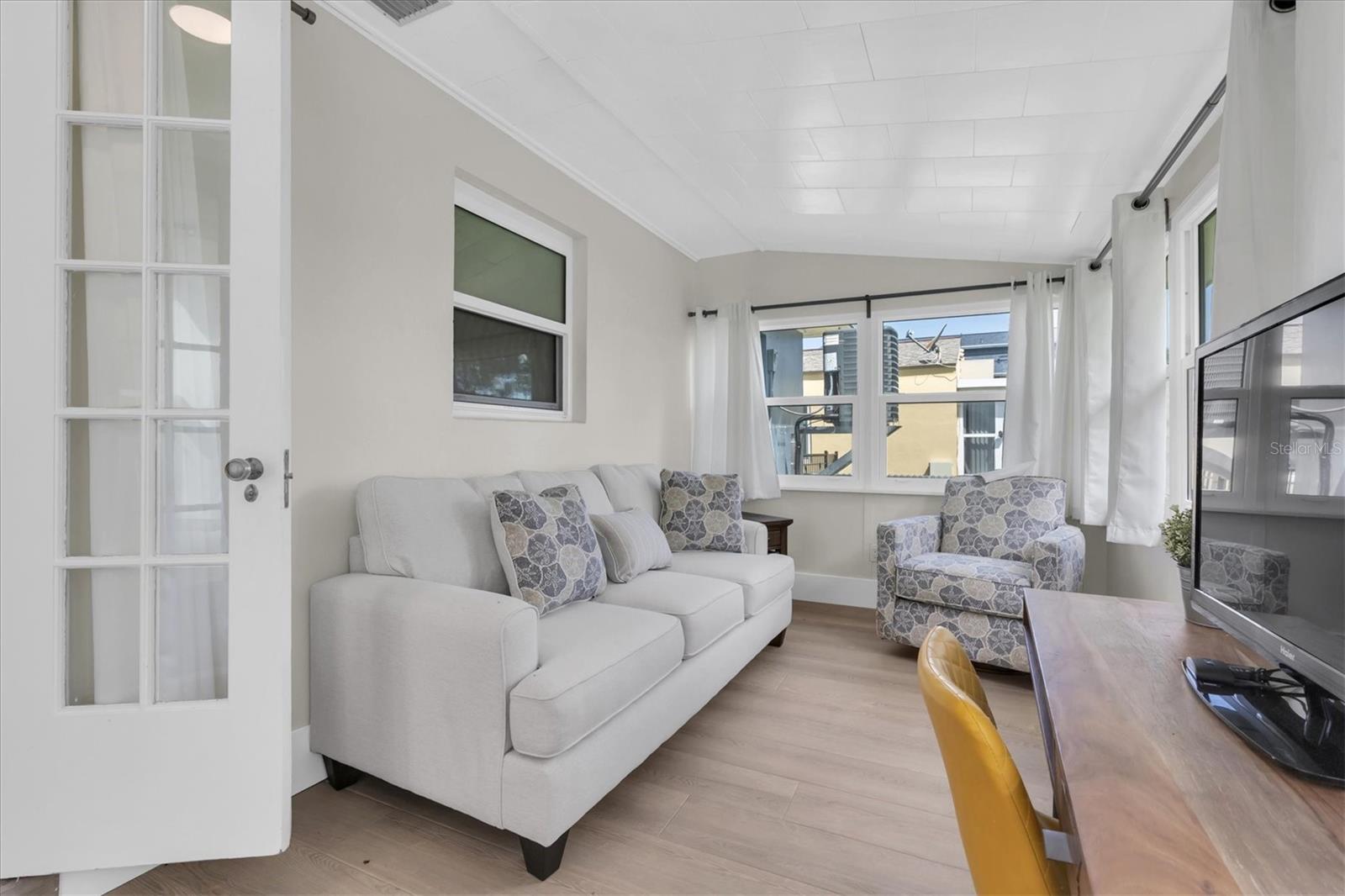 Image 15 of 33 For 15807 Gulf Boulevard
